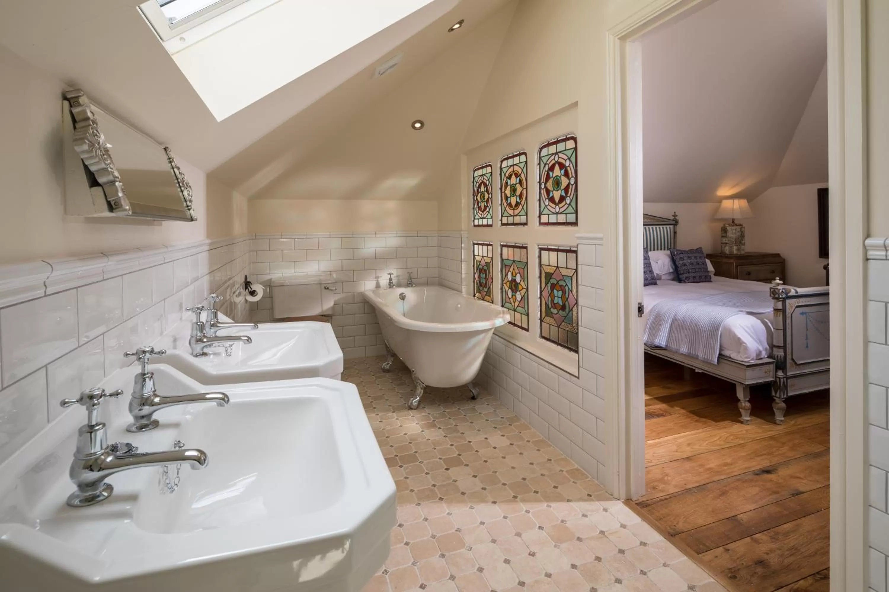 Bathroom, Bed in Tolcarne Beach Colonial Restaurant and Rooms