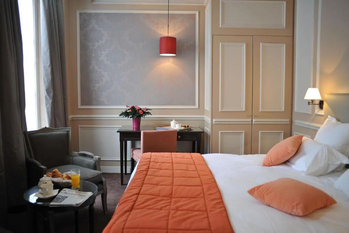 Bed in Hotel de L'Universite