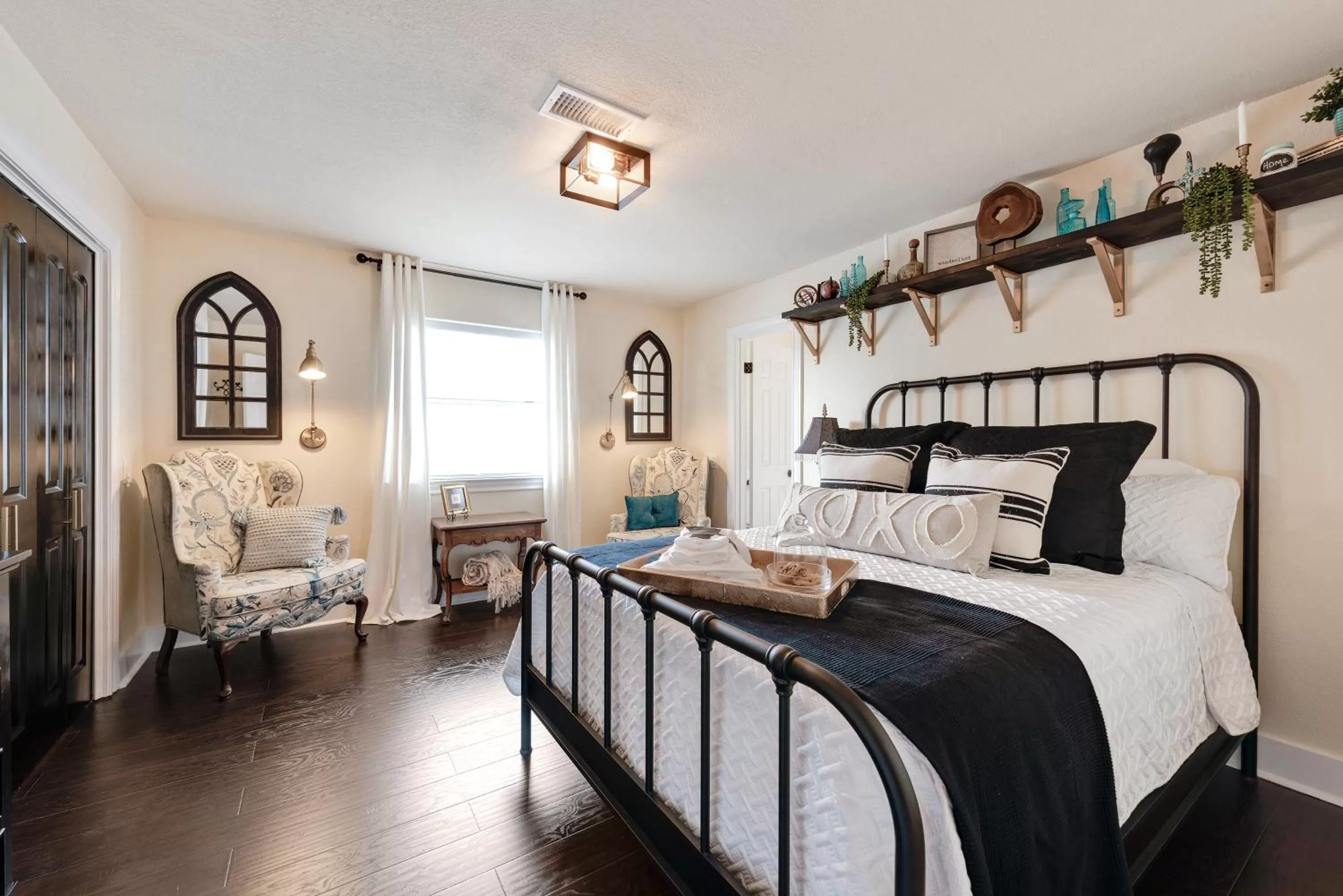 Bed in The Plantation House Boutique Inn