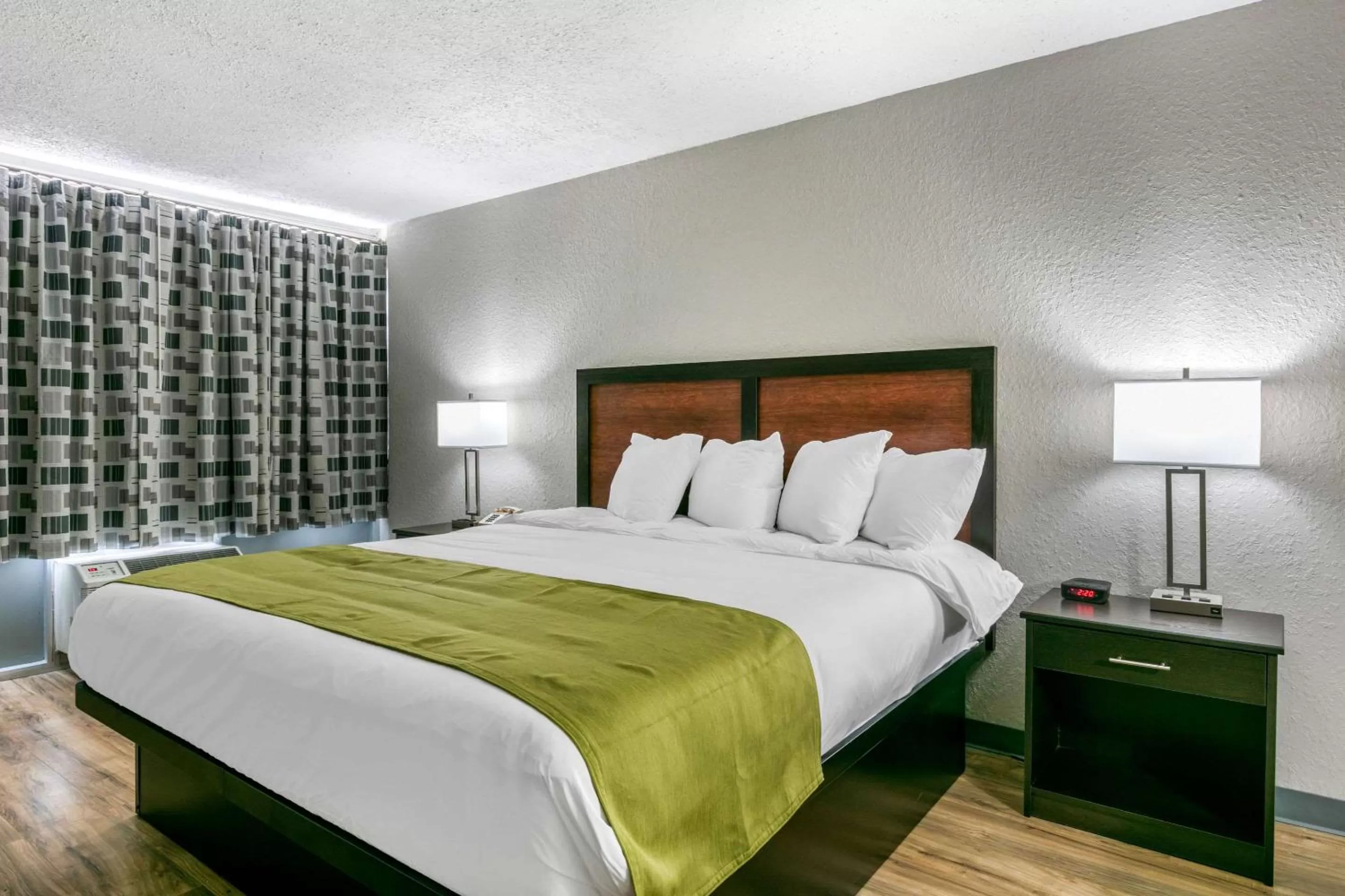 Photo of the whole room in Rodeway Inn Kingston Springs