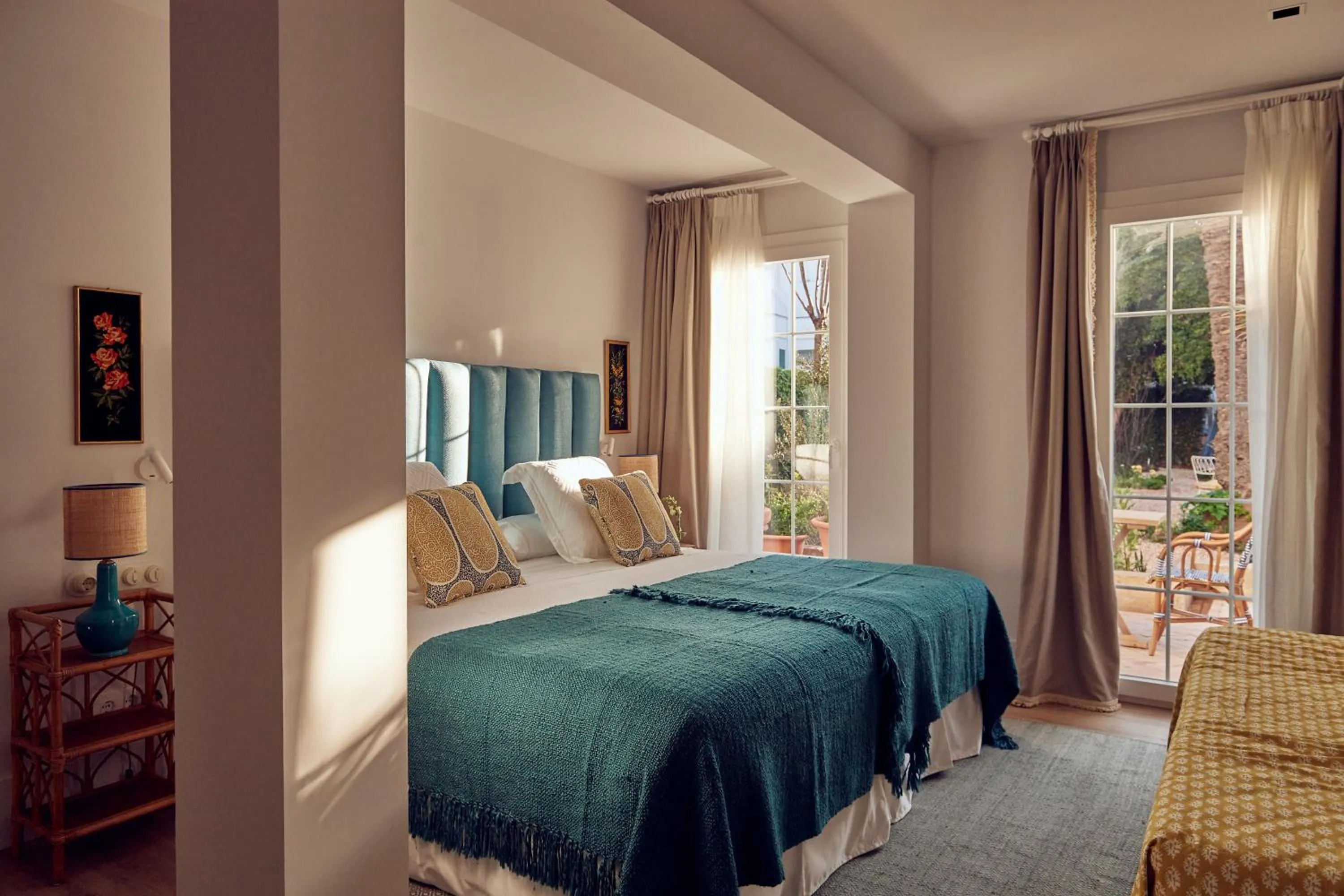 Deluxe Room in Cristine Bedfor Mahon Boutique Hotel