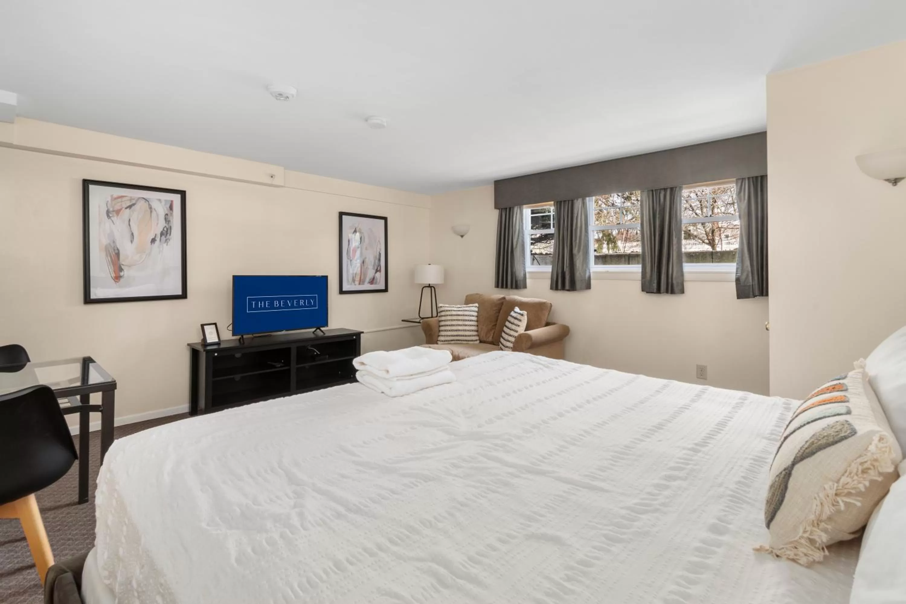 Bedroom, Bed in The Beverly