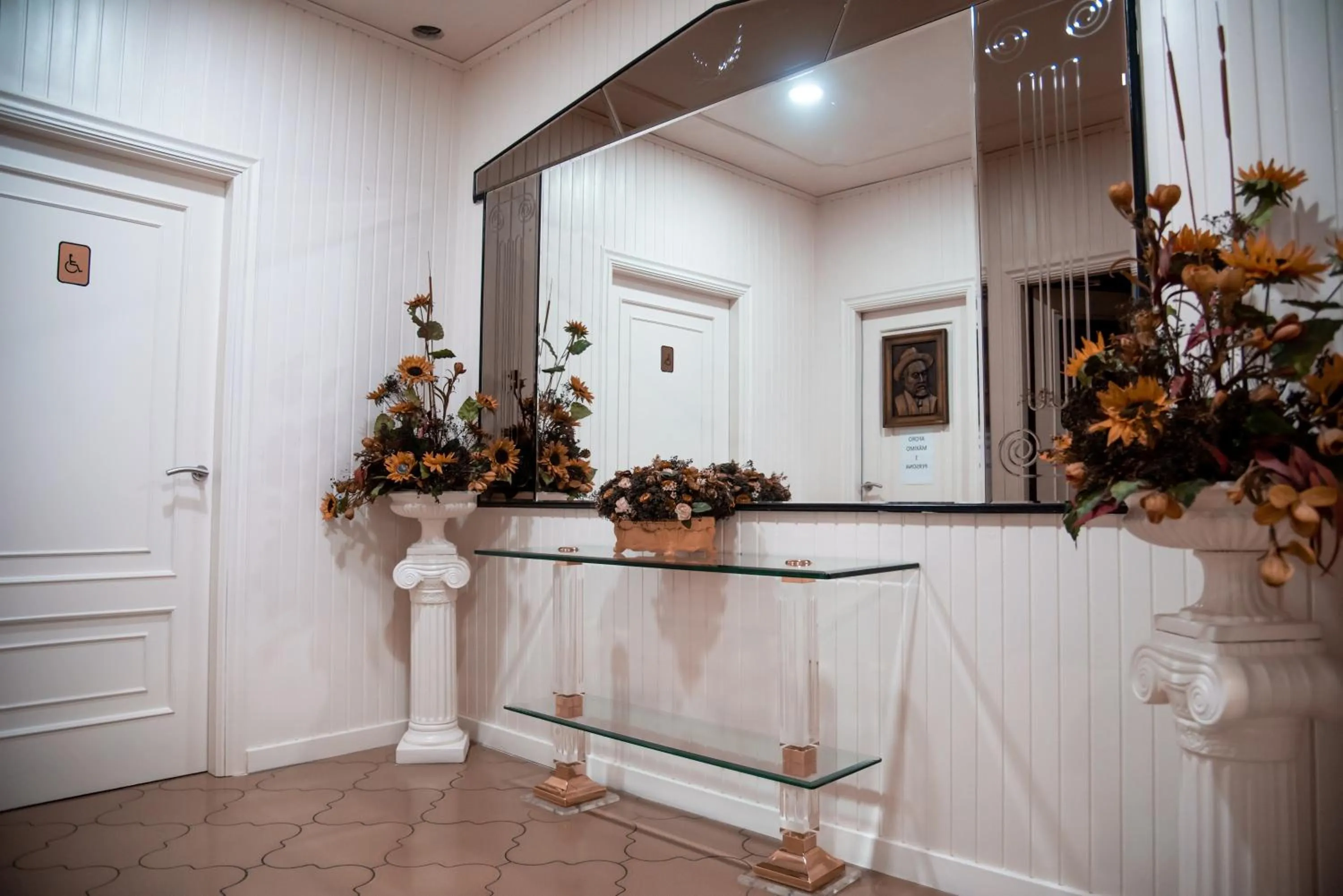 Lounge or bar in Hotel Los Olmos