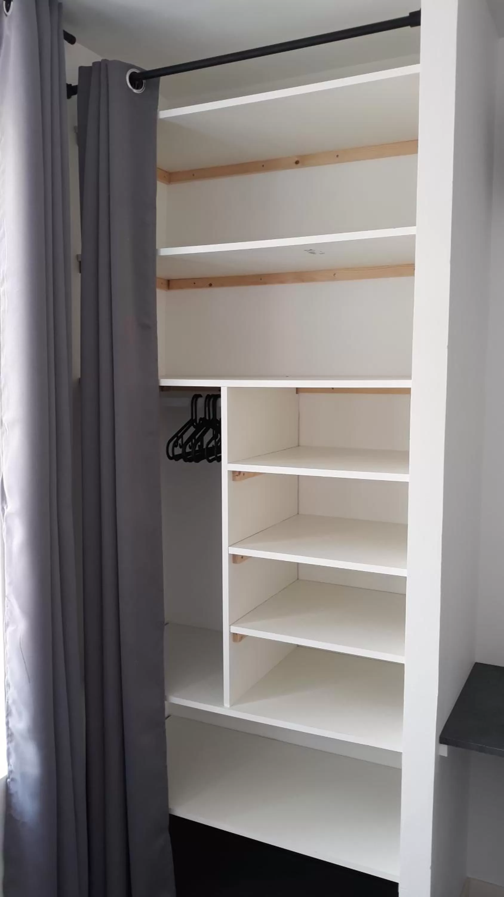 wardrobe in Les chambres de l'Abbaye