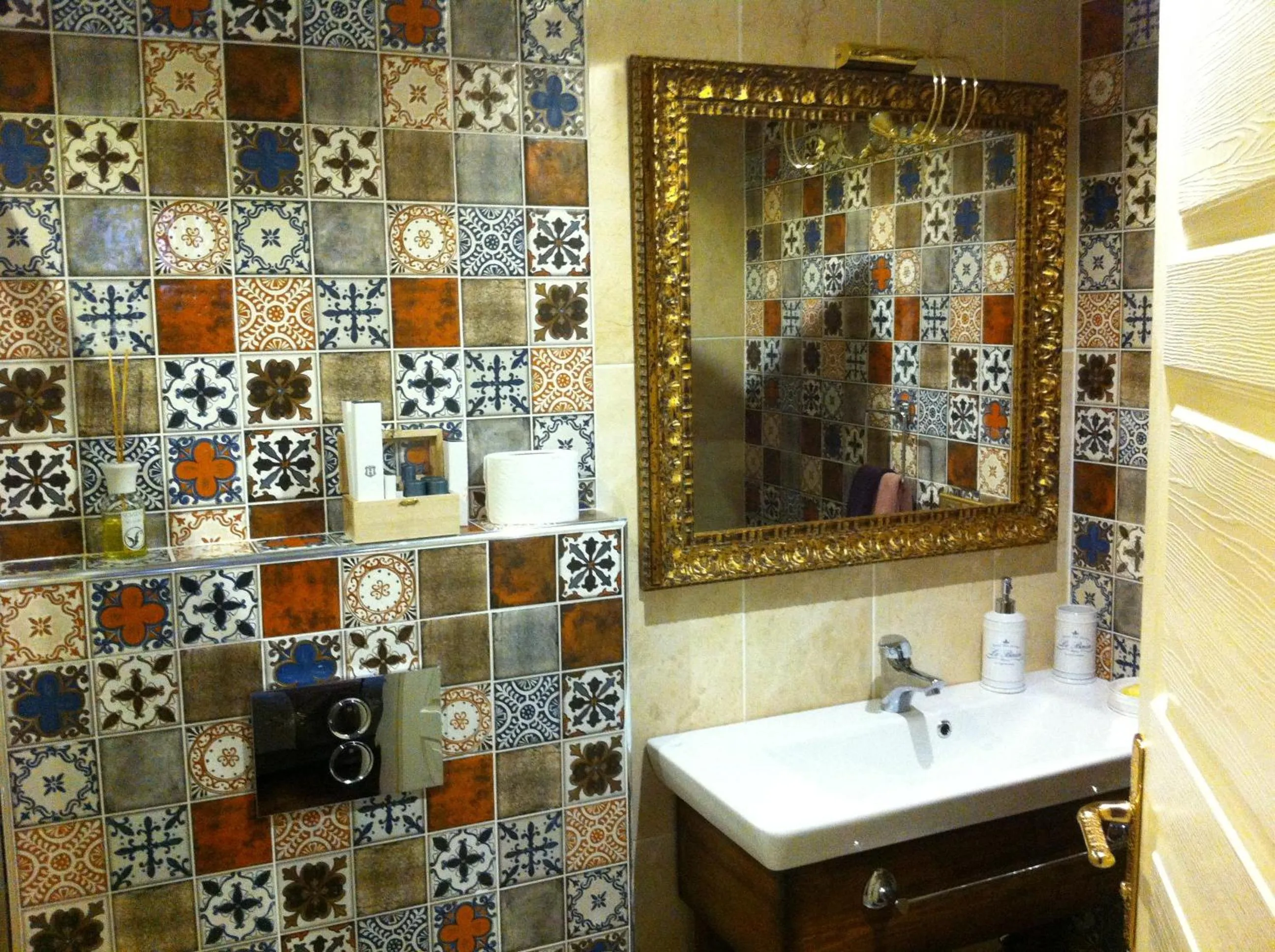 Bathroom in Lemon Villa Hotel