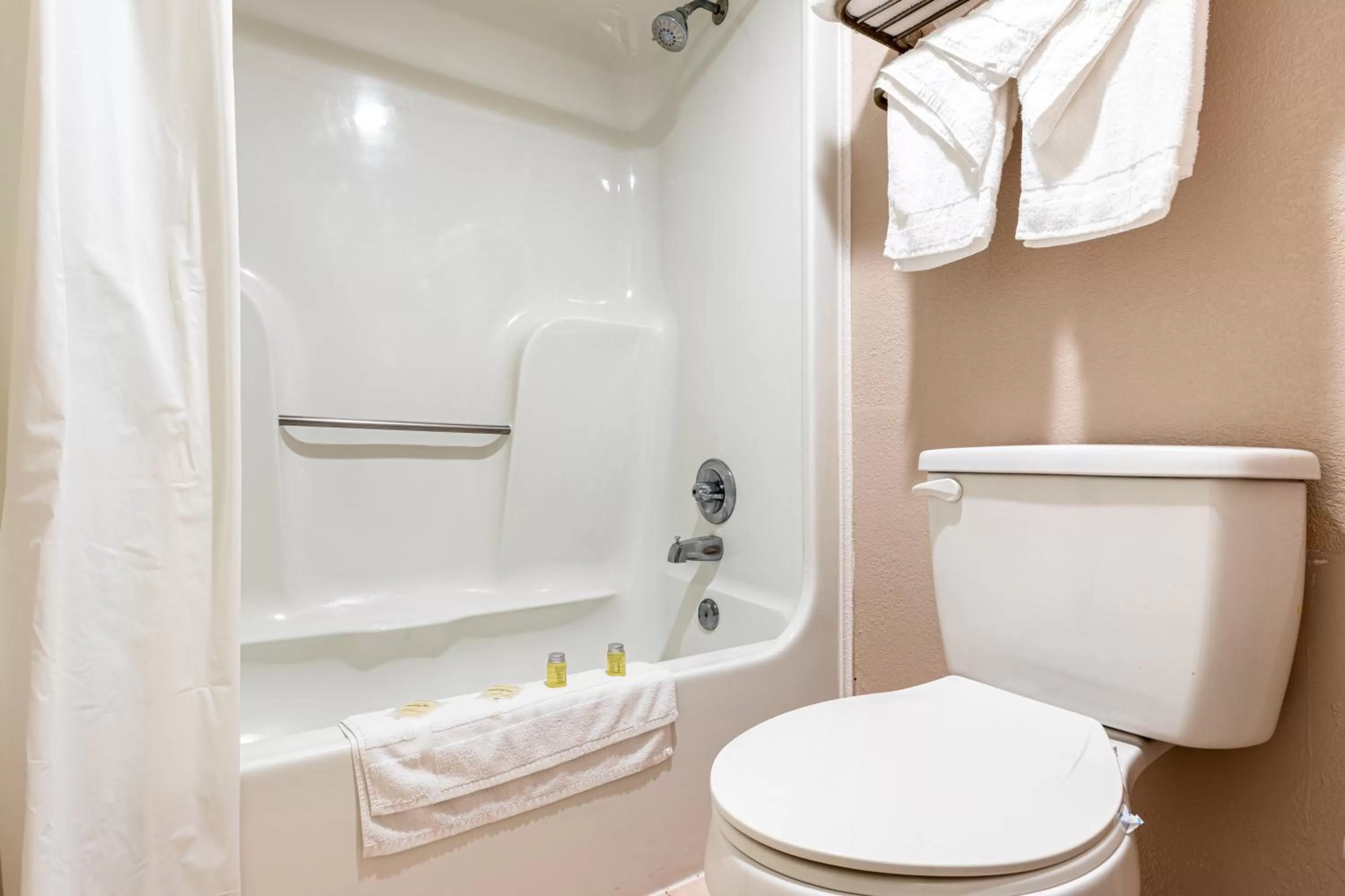 Toilet in Sundial Inn