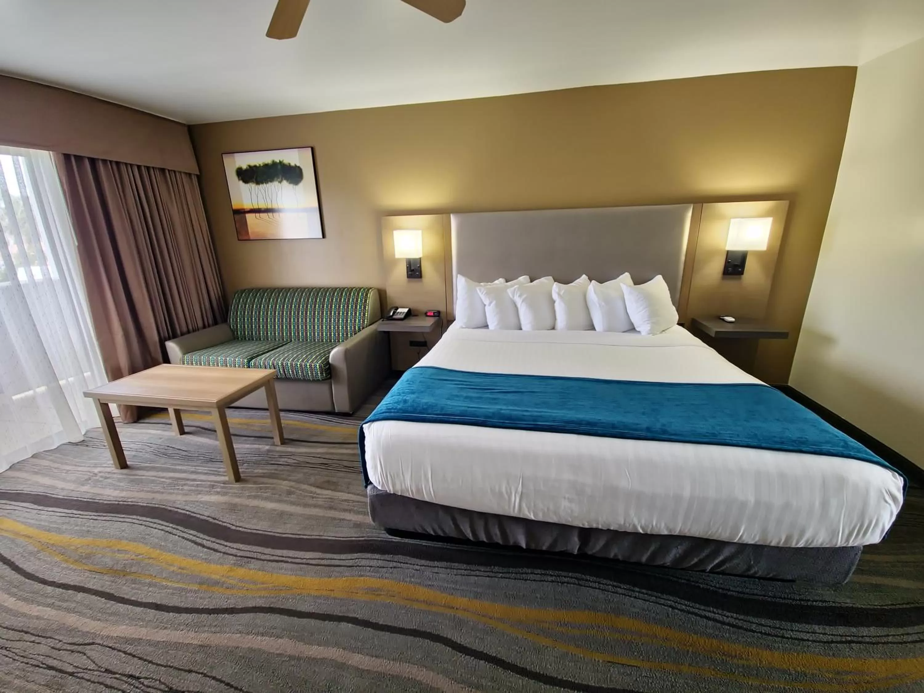 Bed in Los Viajeros Inn