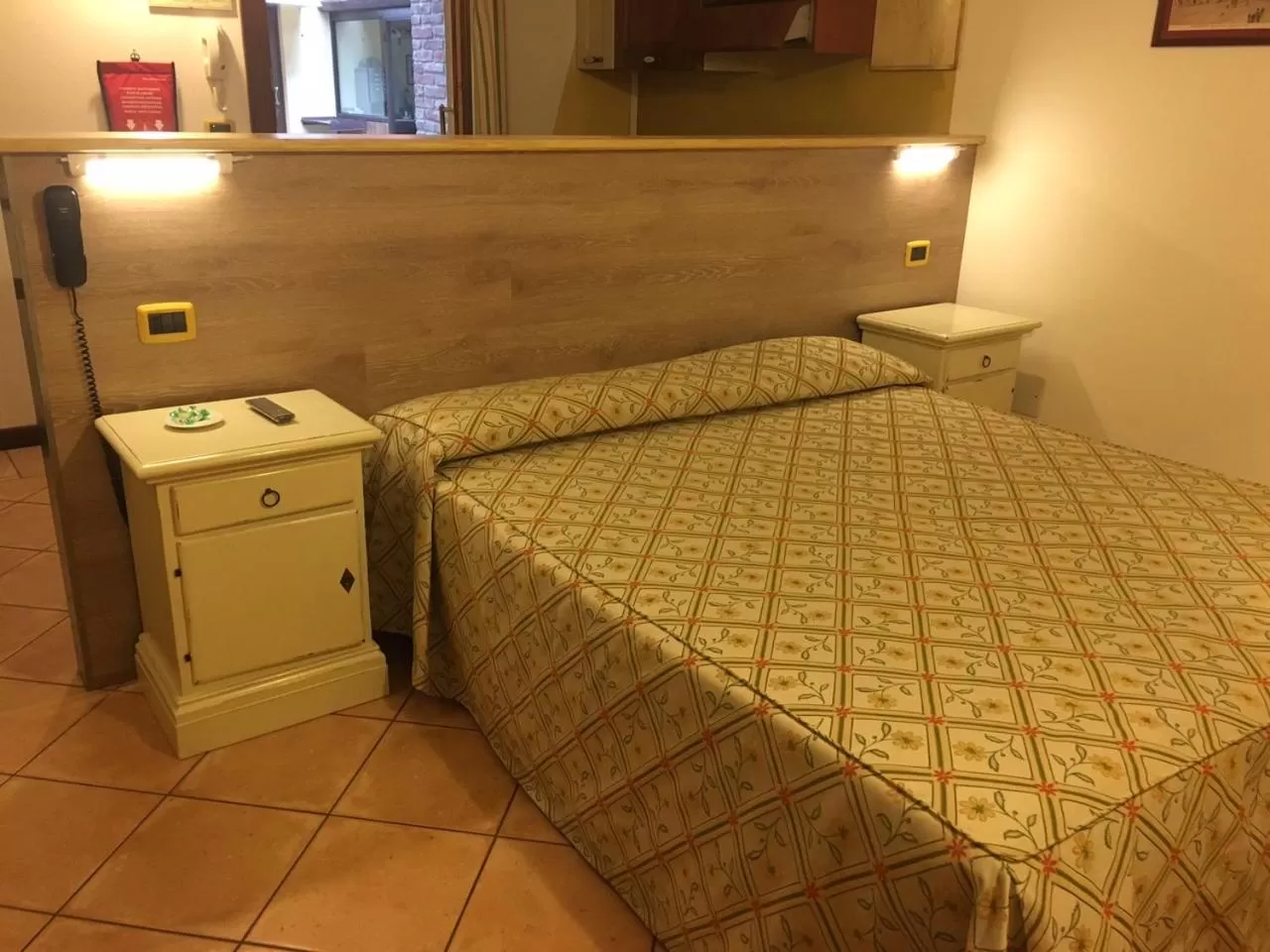 Photo of the whole room, Bed in Luna Residence Hotel