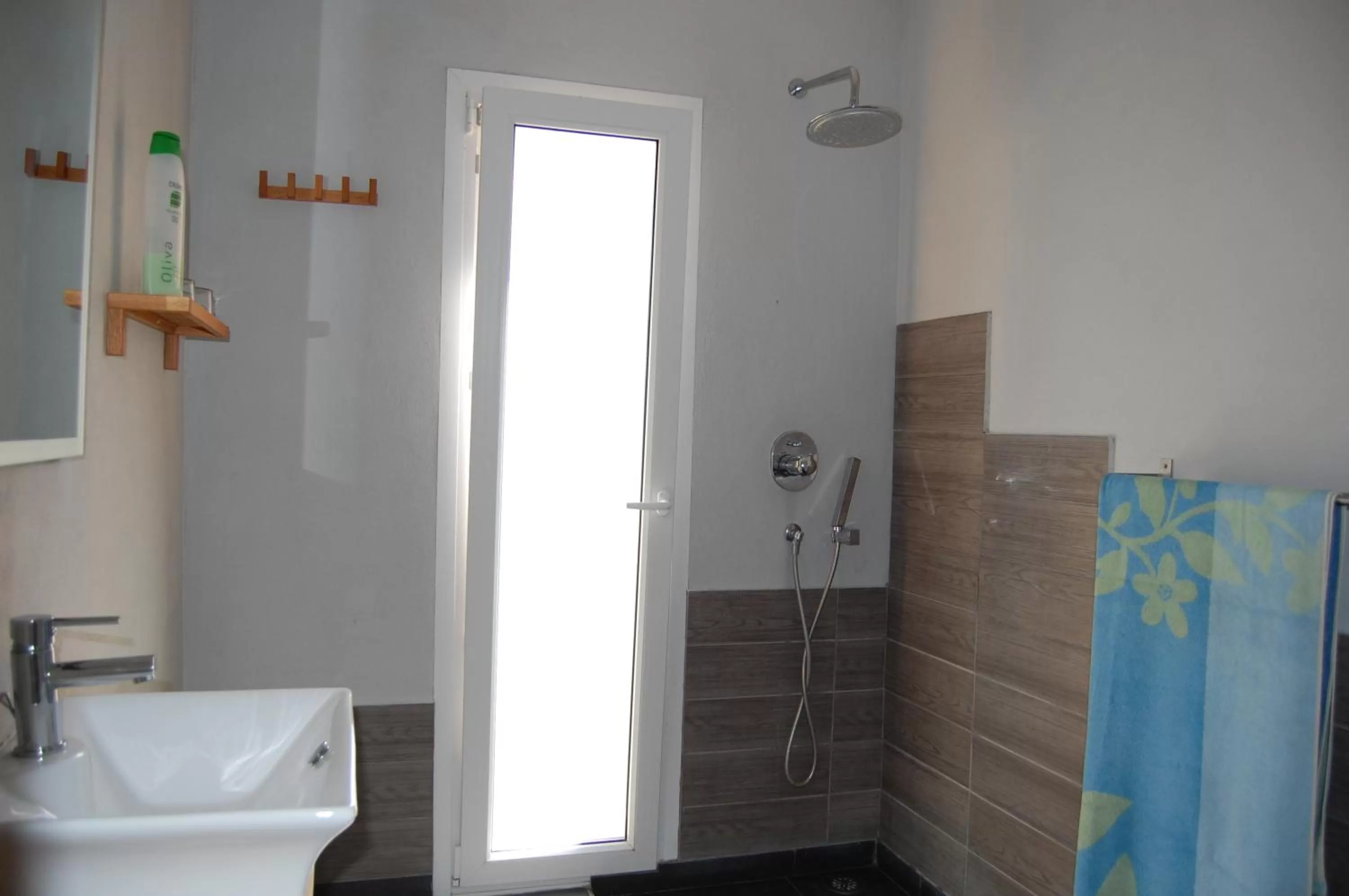Shower in El Pao Spa