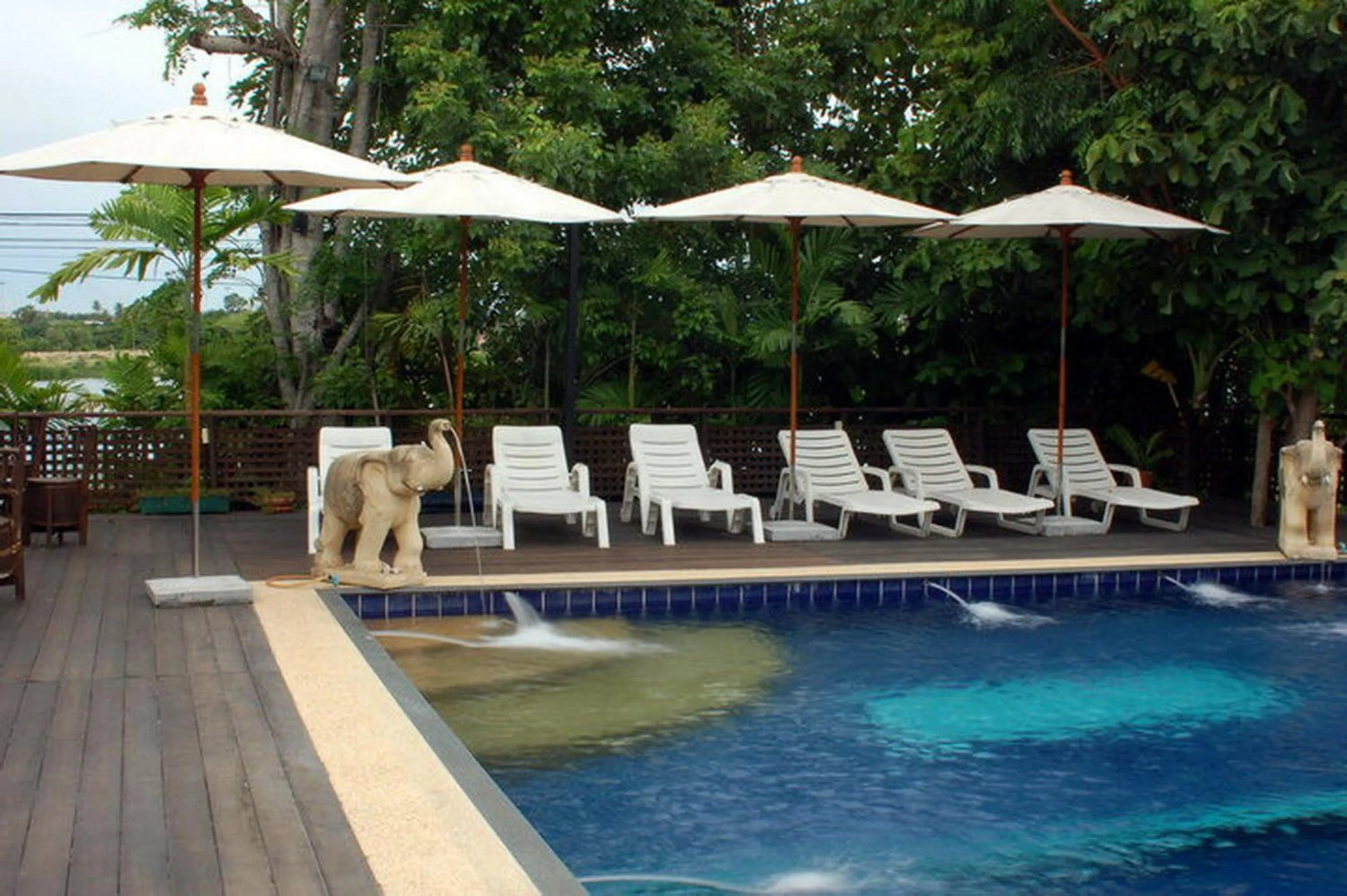 Swimming pool in Inrawadee Resort