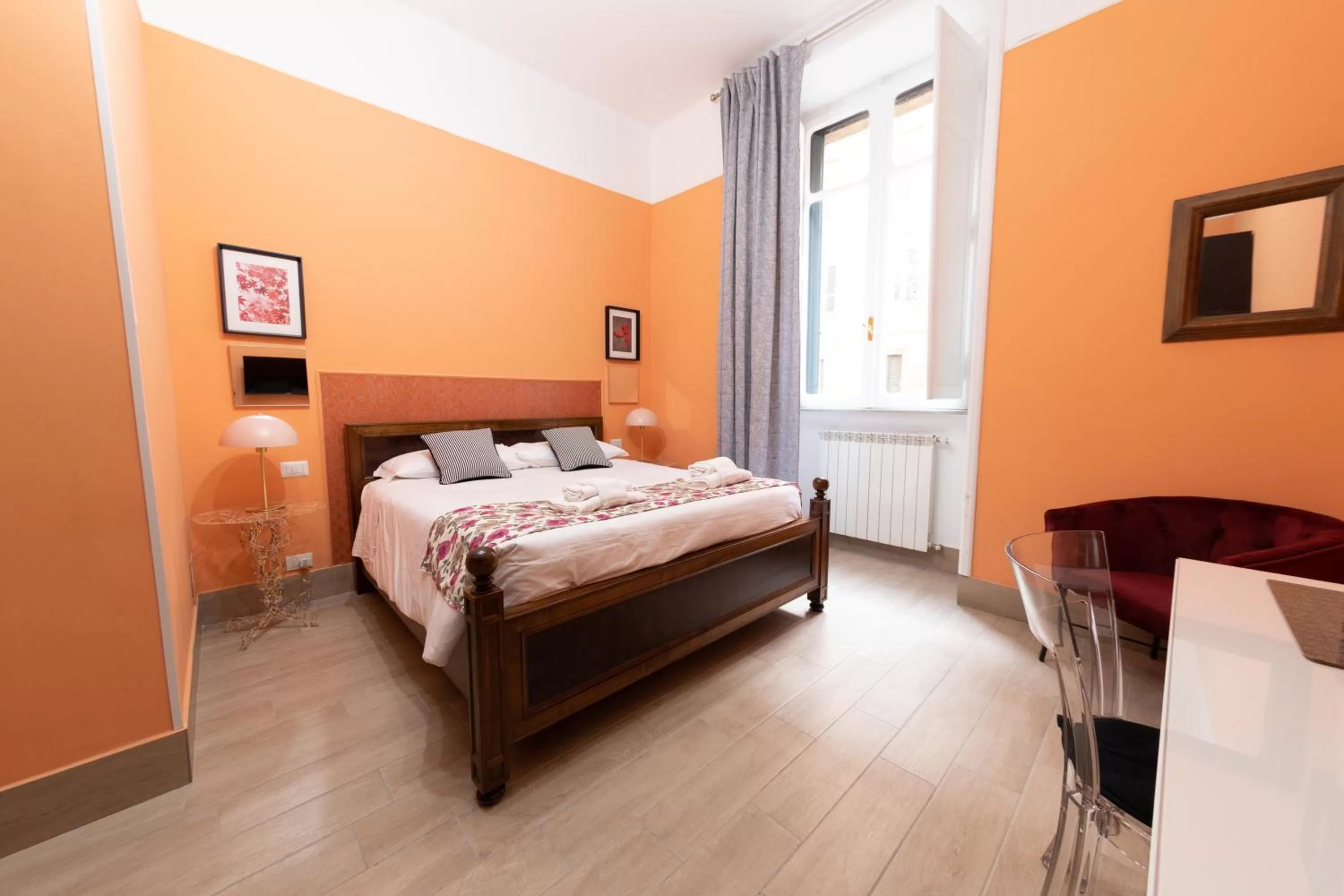 Photo of the whole room, Bed in Domus Castroni Scipioni