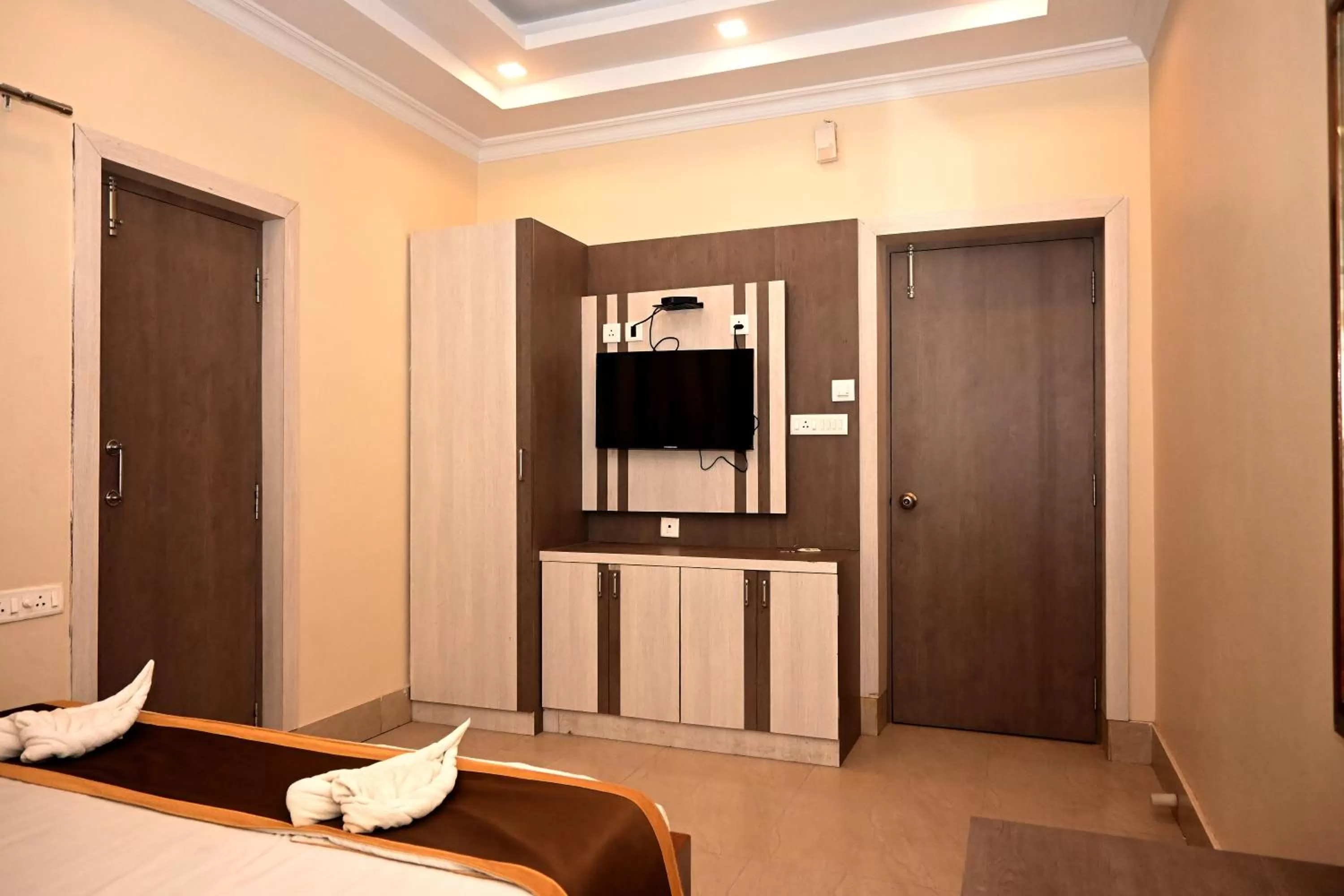 Communal lounge/ TV room, TV/Entertainment Center in Royal Sea View