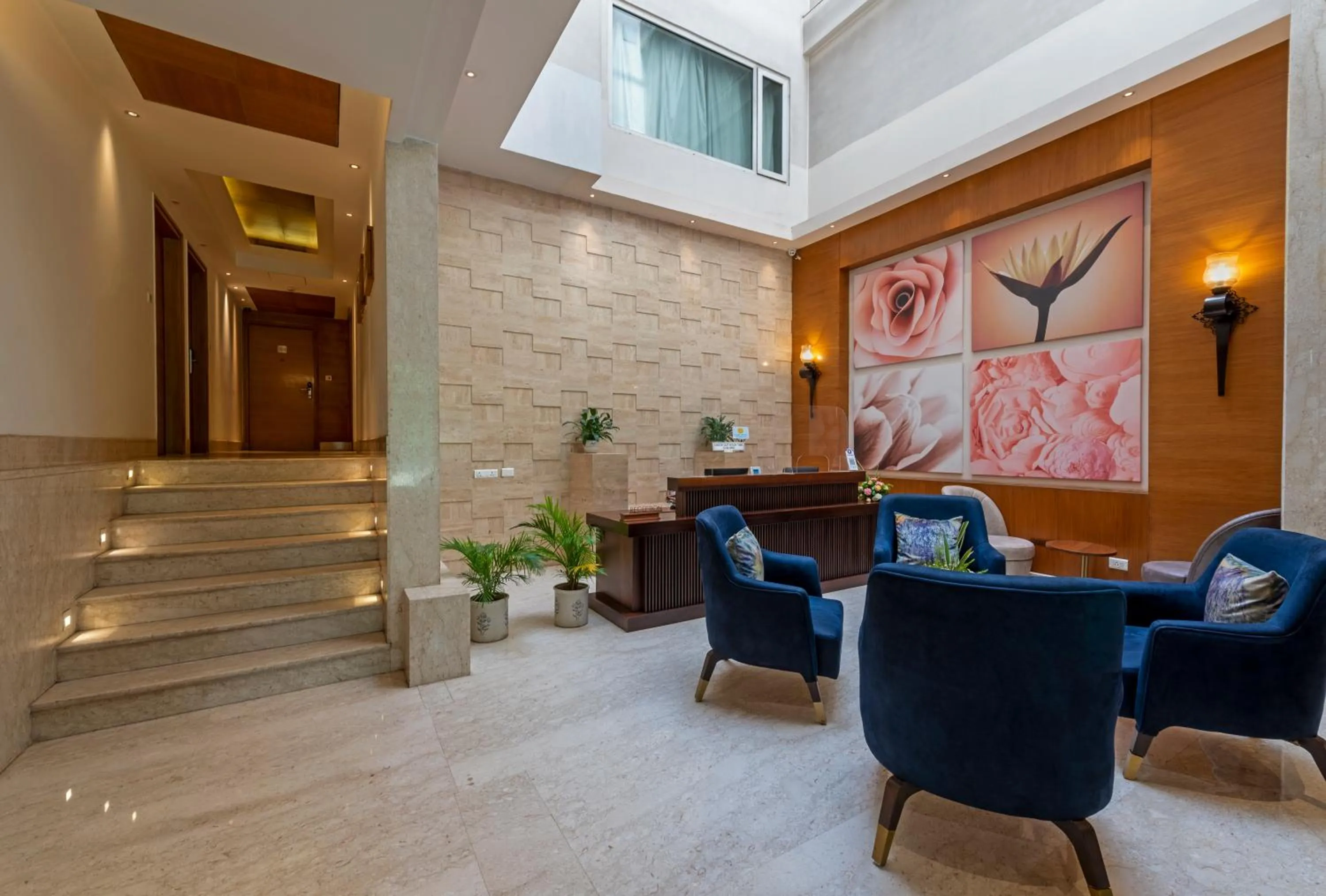 Lobby or reception in Hotel Saket 27