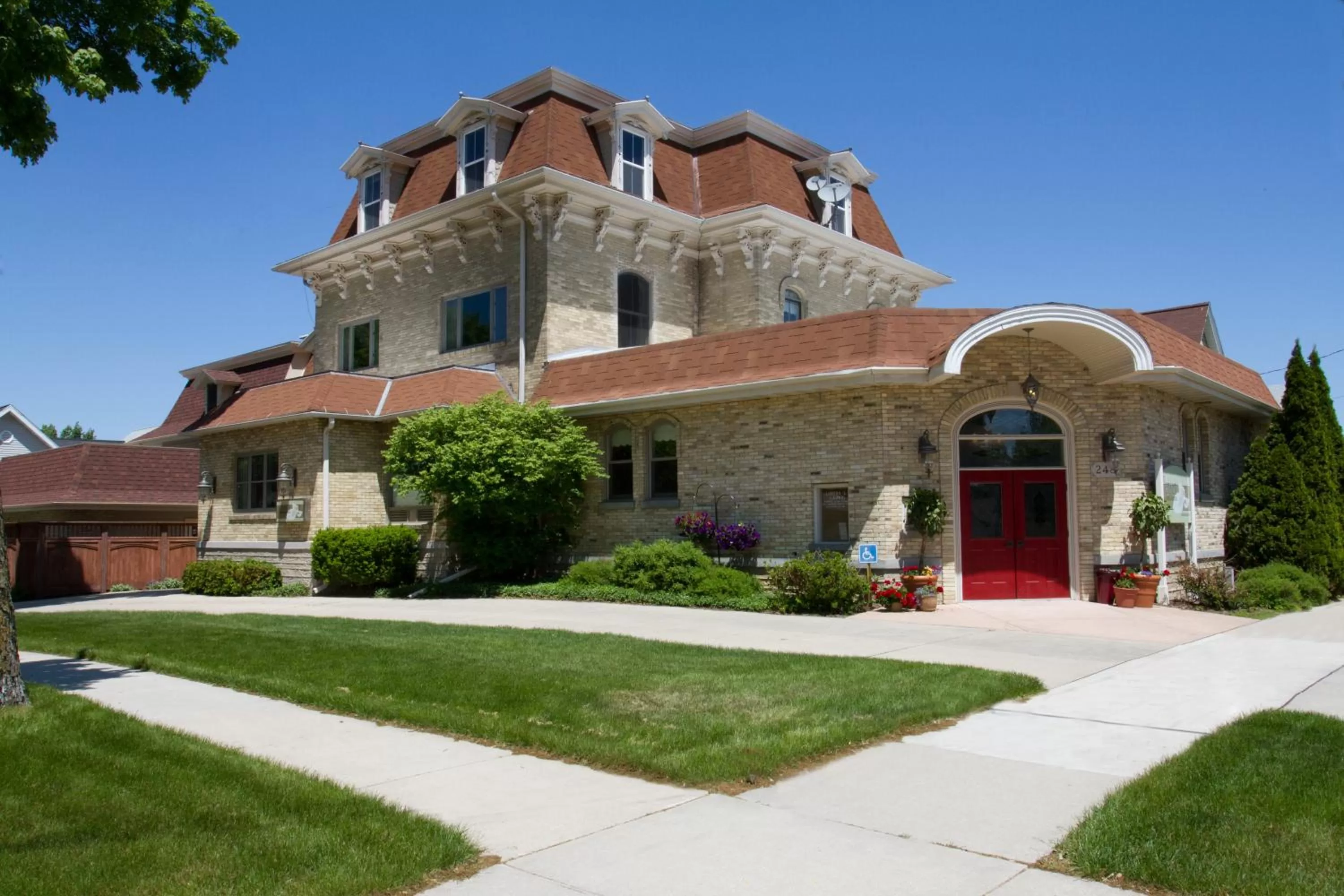 Nearby landmark, Property Building in HA Whitney Inn
