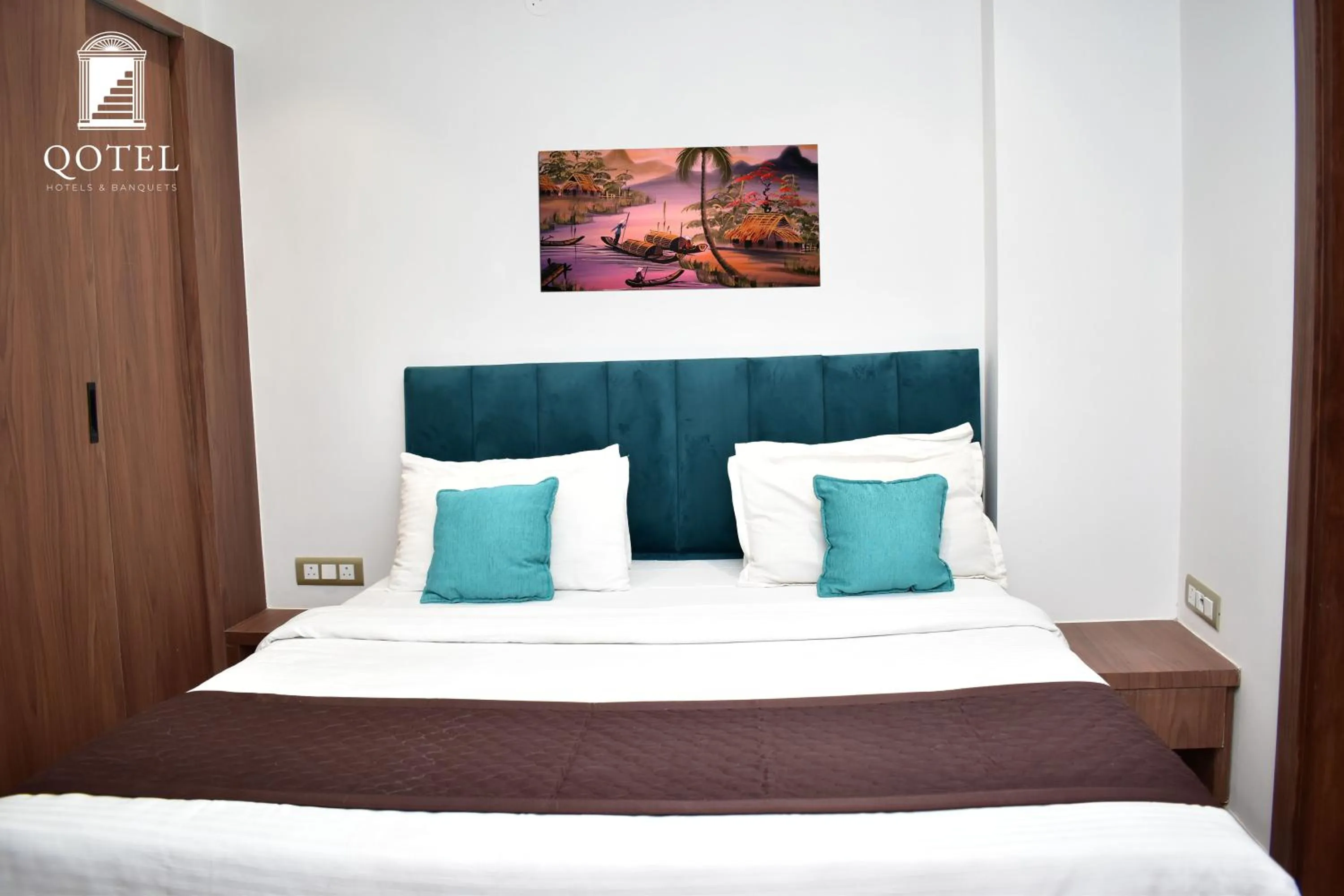 Deluxe Double Room - single occupancy in Qotel Comfort Ashok Vihar - Near Delhi University