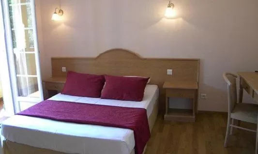 Bed in Auberge les Oliviers