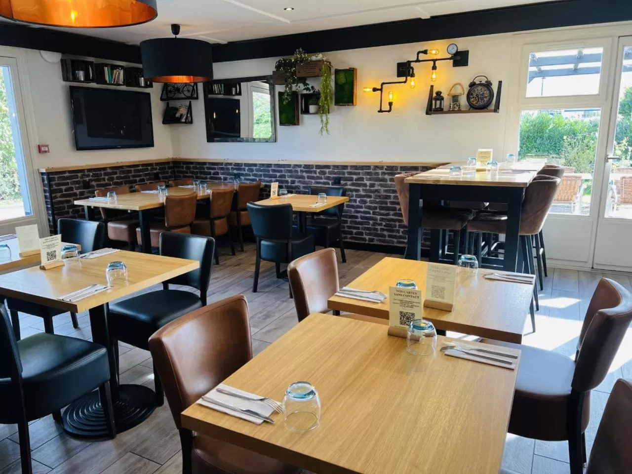 Restaurant/places to eat in Kyriad Lisieux