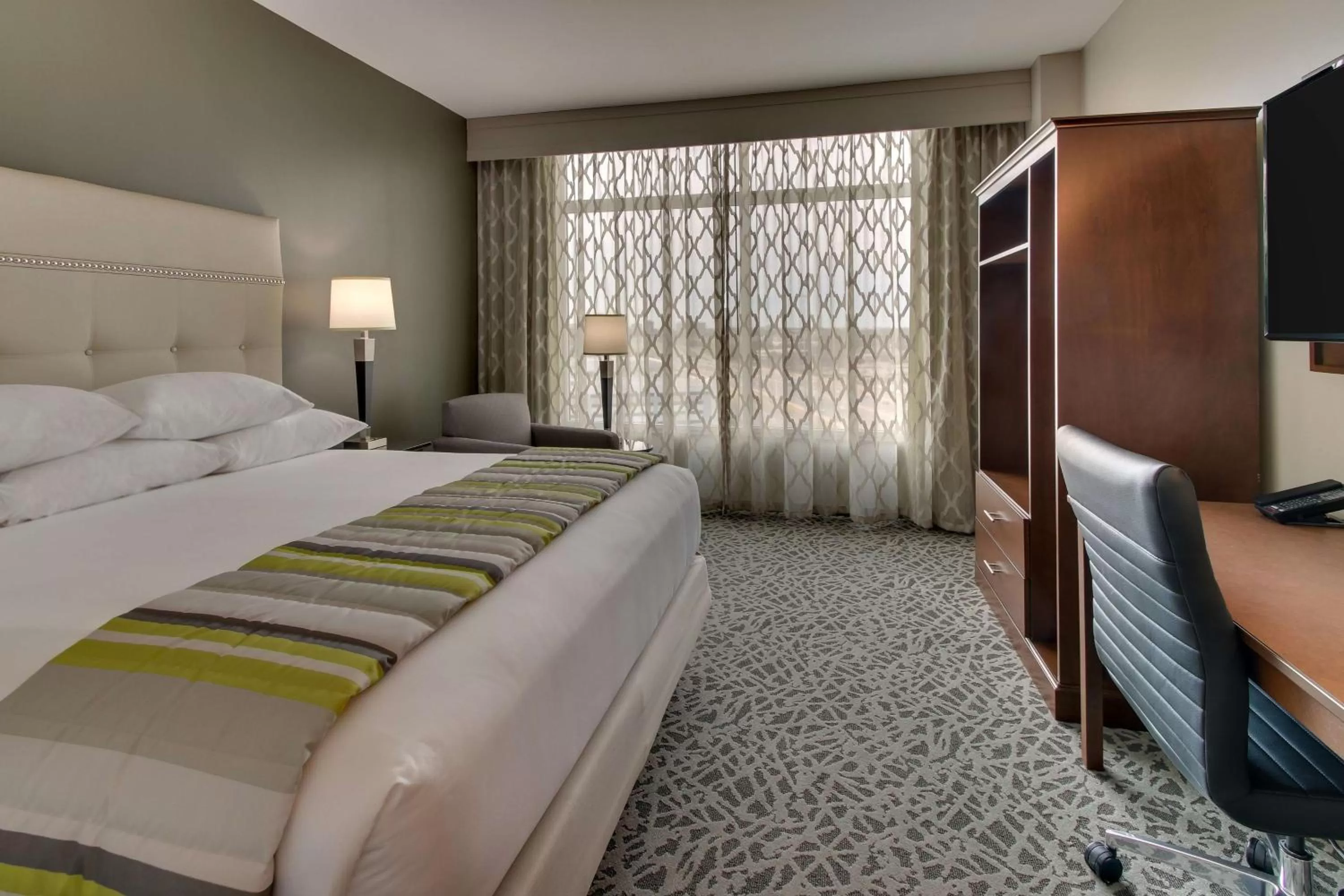 Deluxe King Room - Hearing Accessible, Tub in Drury Plaza Hotel Dallas Richardson