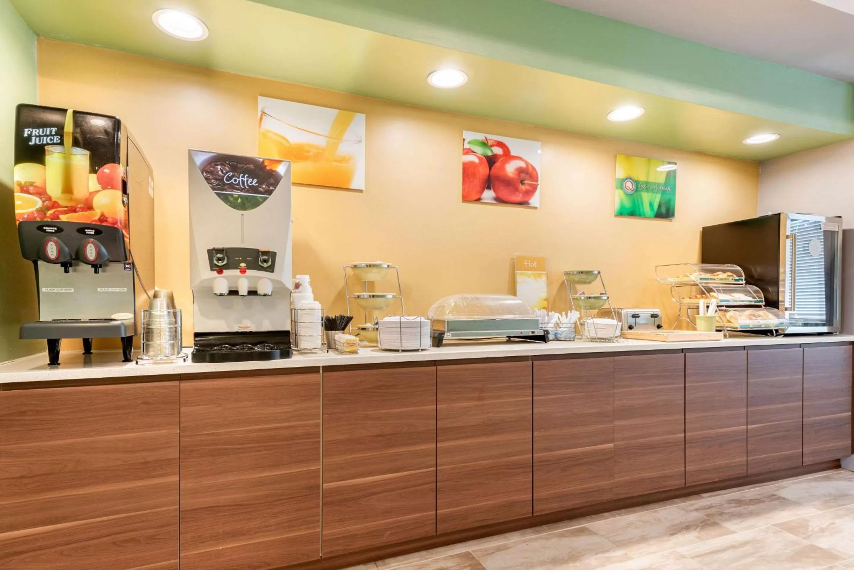 Restaurant/places to eat in Quality Inn Fairborn near Wright Patterson AFB