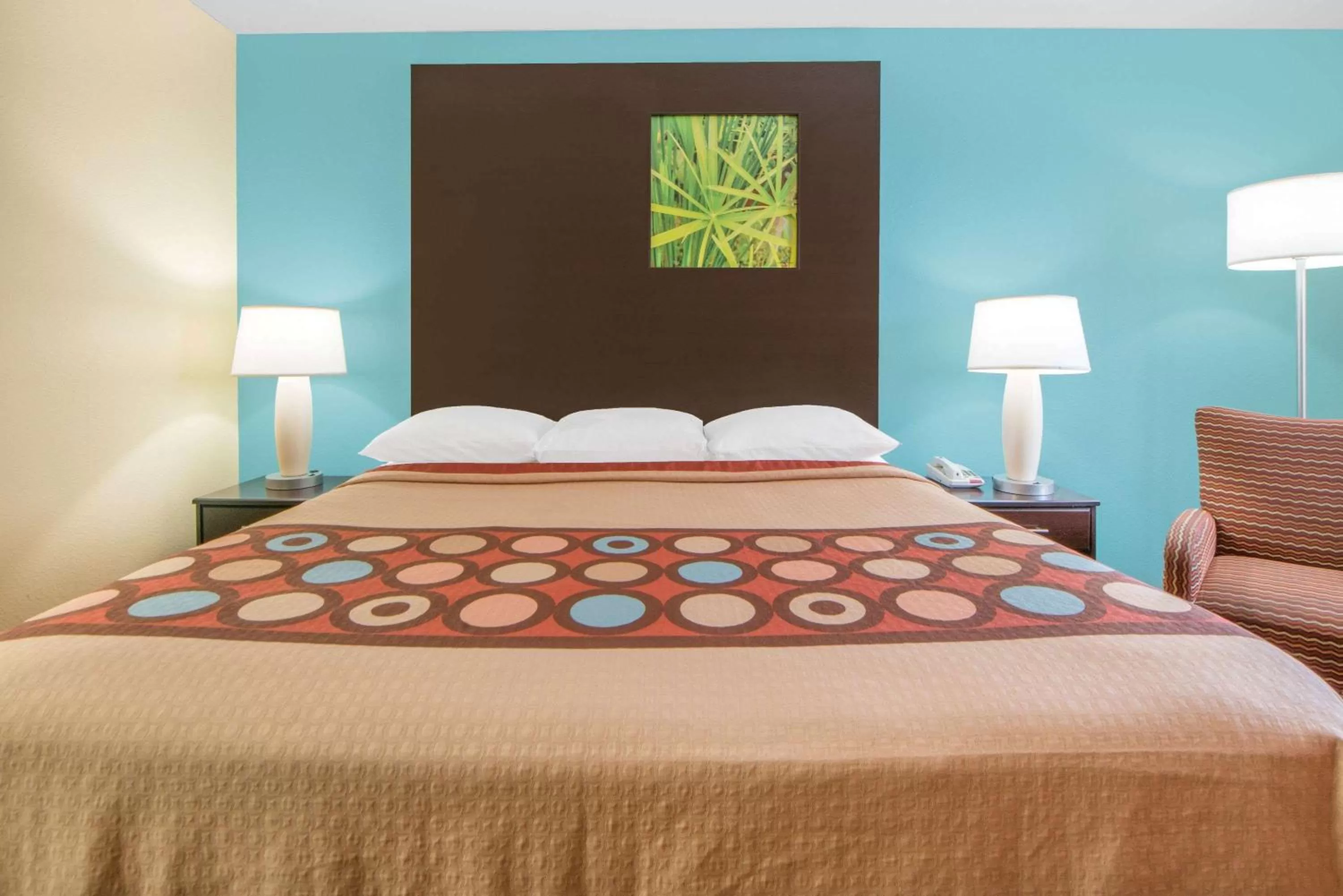 Photo of the whole room, Bed in Super 8 by Wyndham Tulsa - Route 66