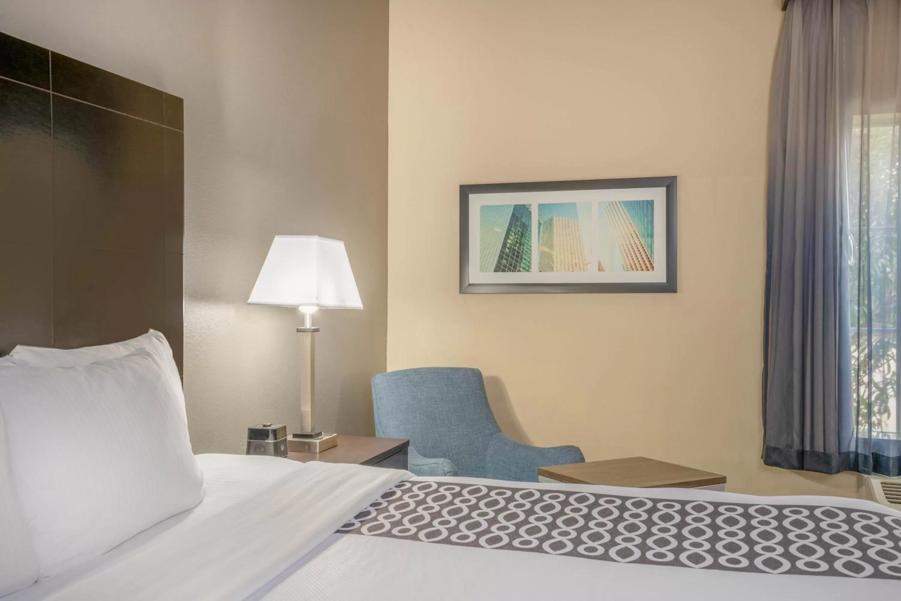 Bed in La Quinta by Wyndham Houston Energy Corridor