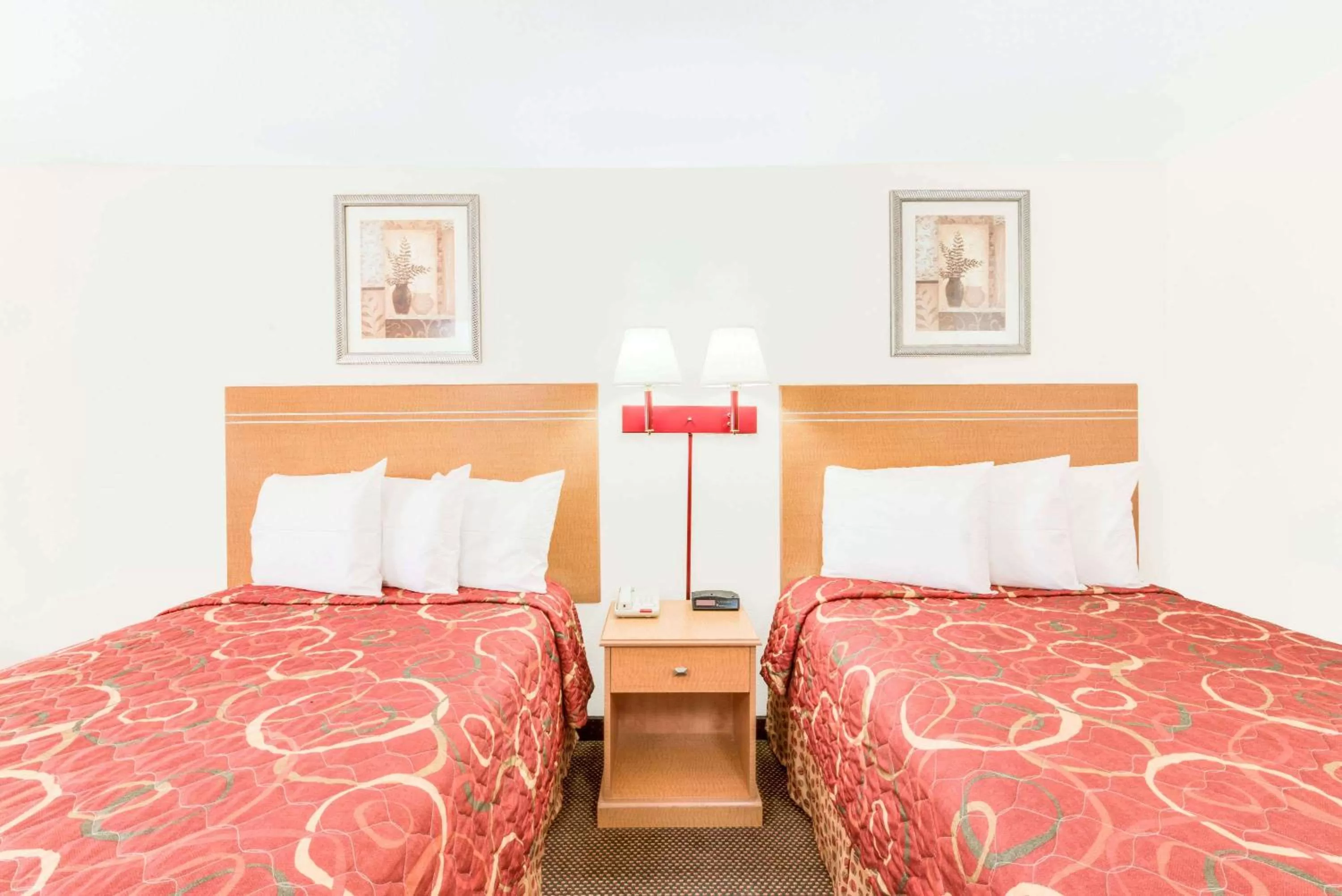 Photo of the whole room, Bed in Days Inn by Wyndham Andrews Texas