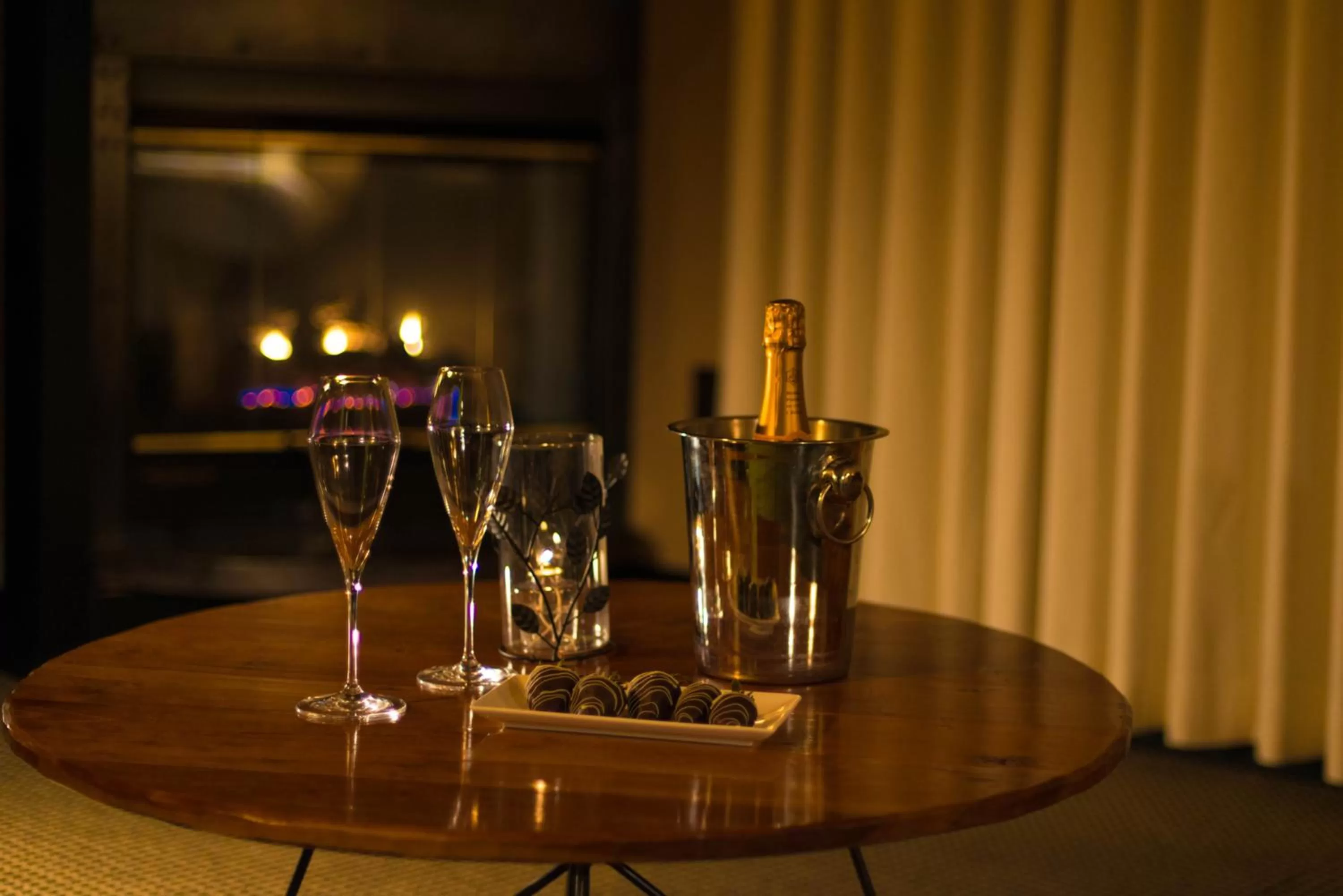 Lounge or bar in Sun Mountain Lodge