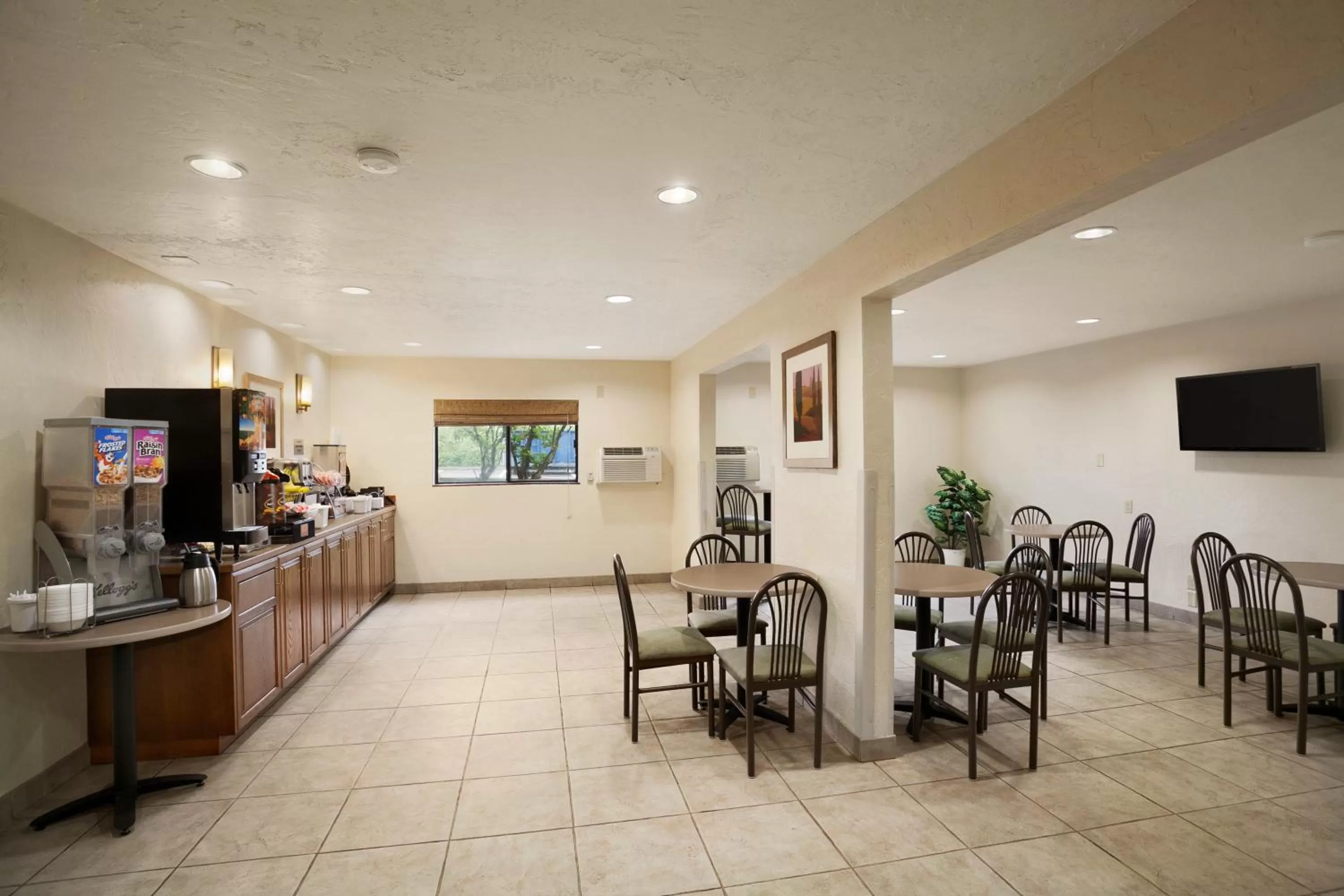 Dining area in Super 8 by Wyndham Portland Airport