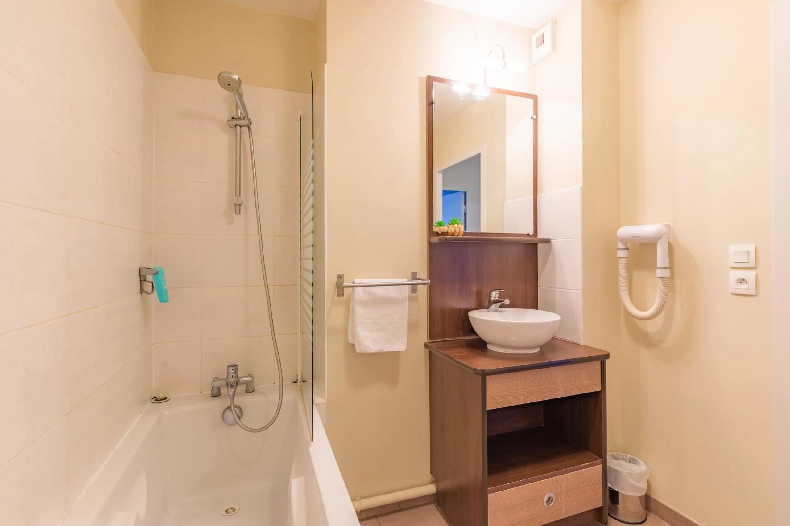 Shower in Appart'City Classic La Roche sur Yon Centre