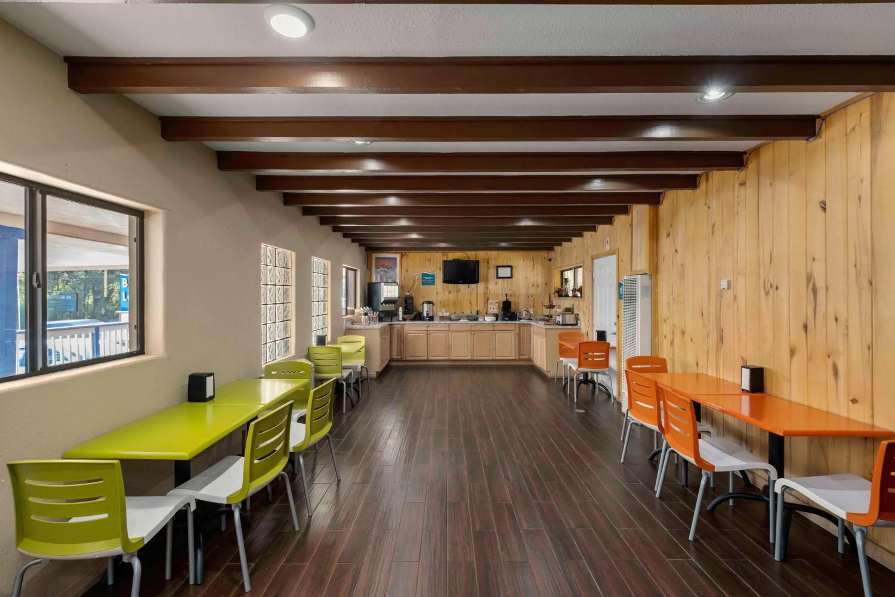 Continental breakfast in Budget Lodge