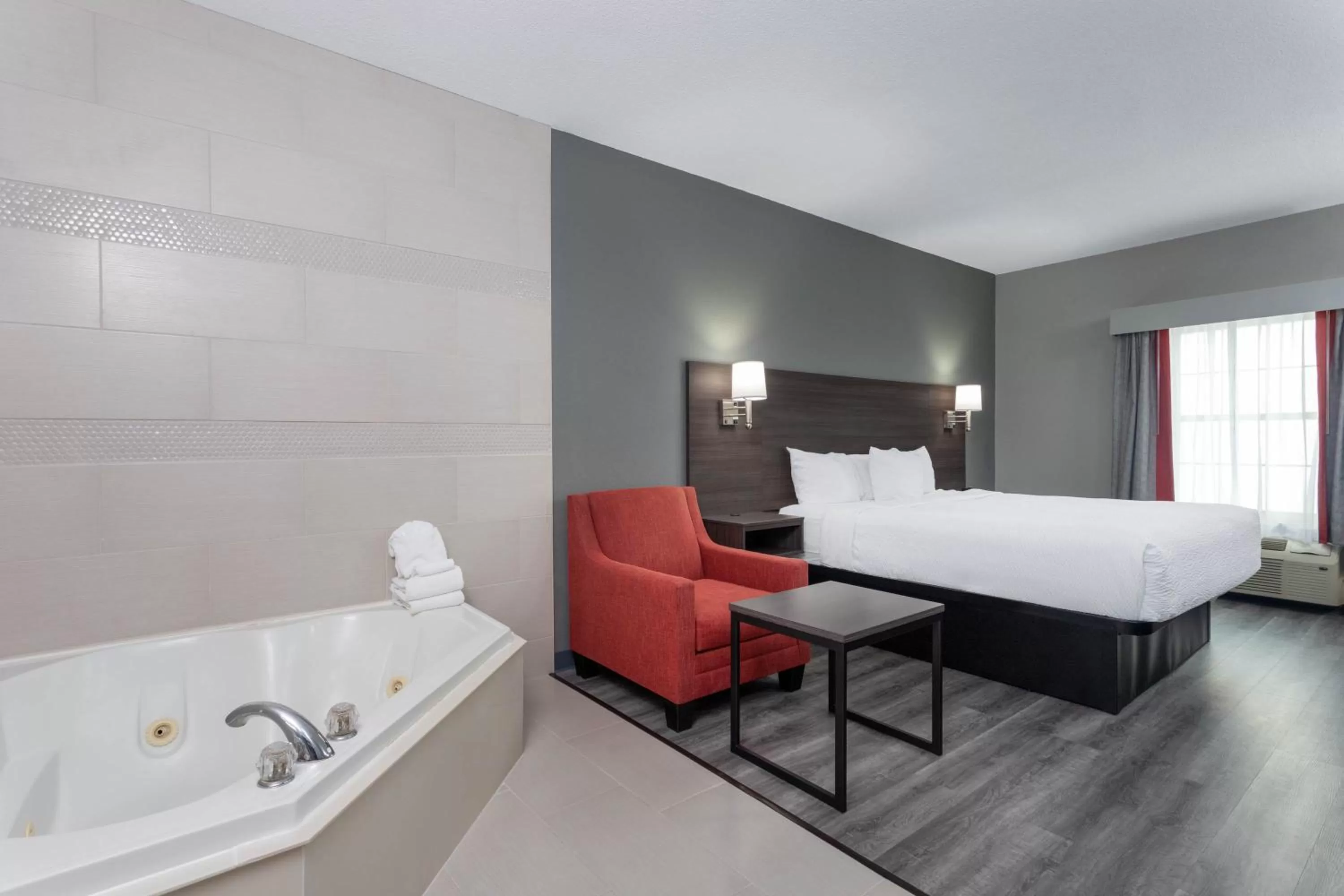 Bath, Bed in Ramada by Wyndham Sellersburg/Louisville North