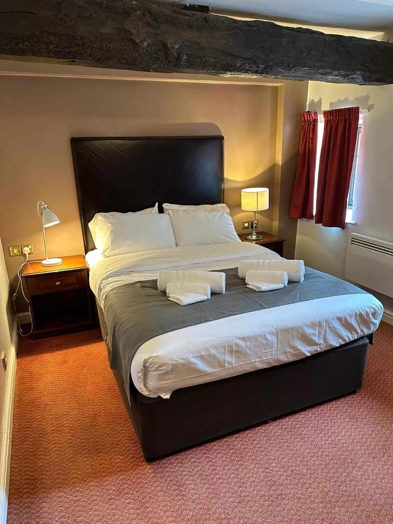 Bed in The Queens Head Inn