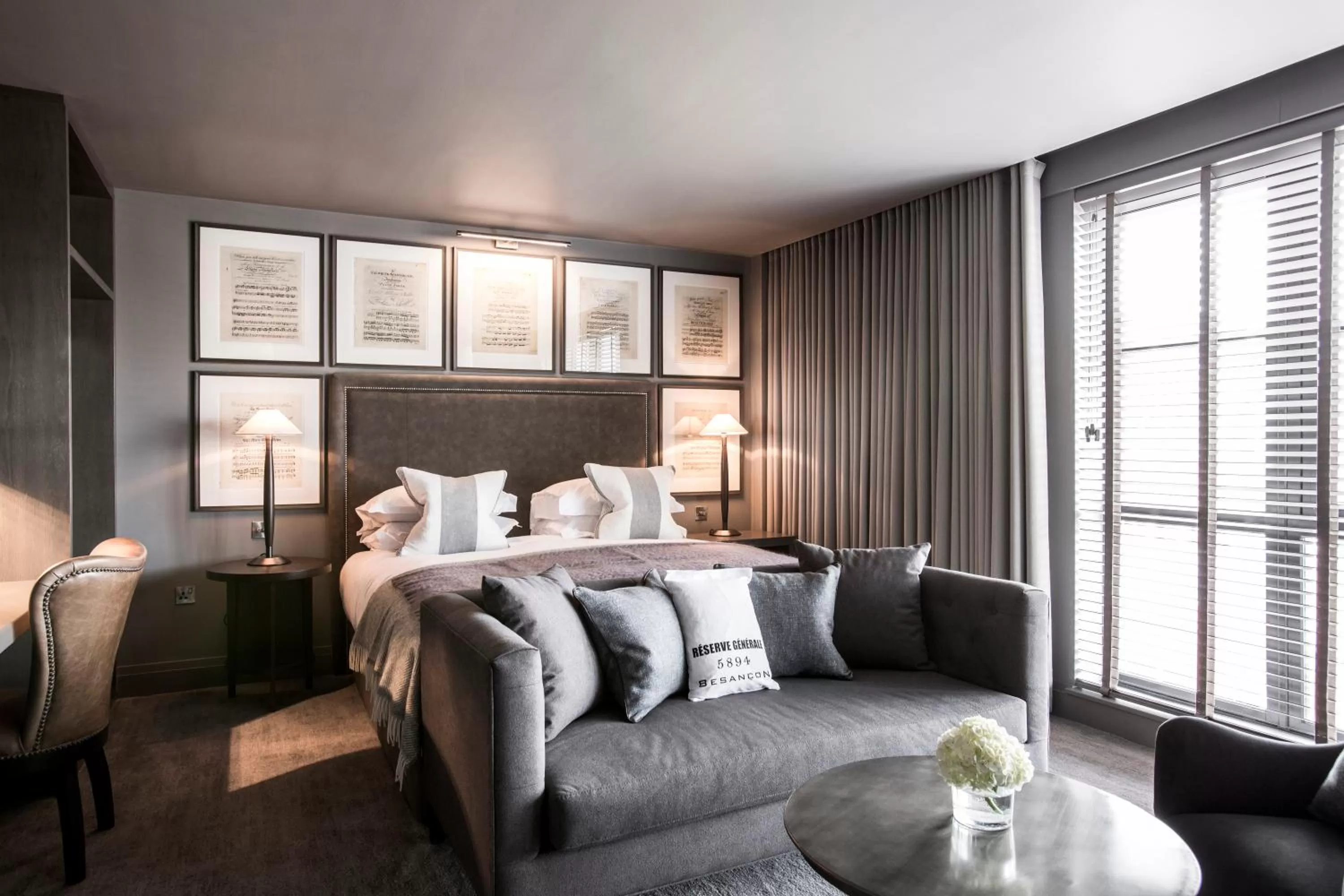 Photo of the whole room, Bed in Dakota Glasgow