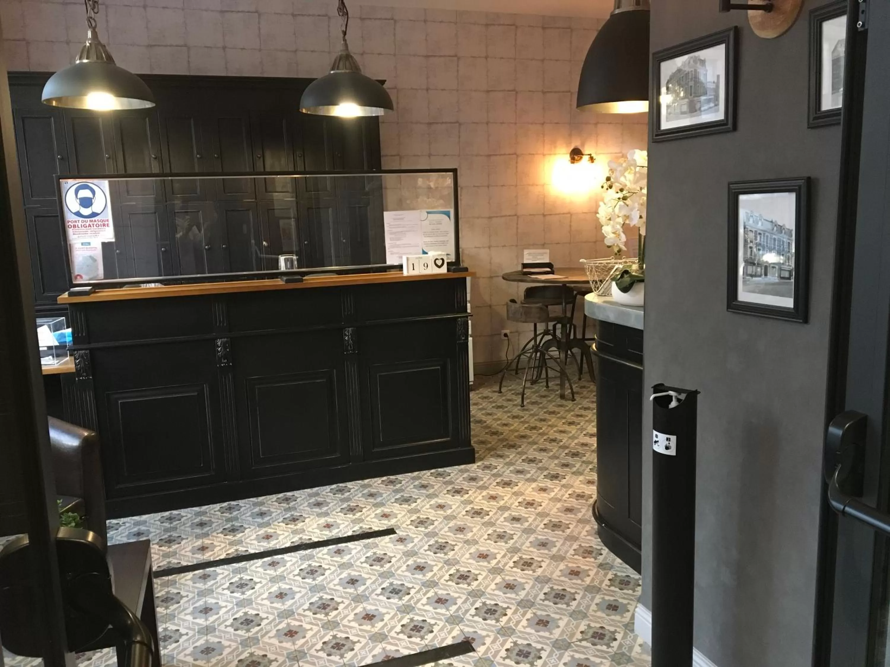 Lobby or reception in Hôtel & Appartements Le Florence