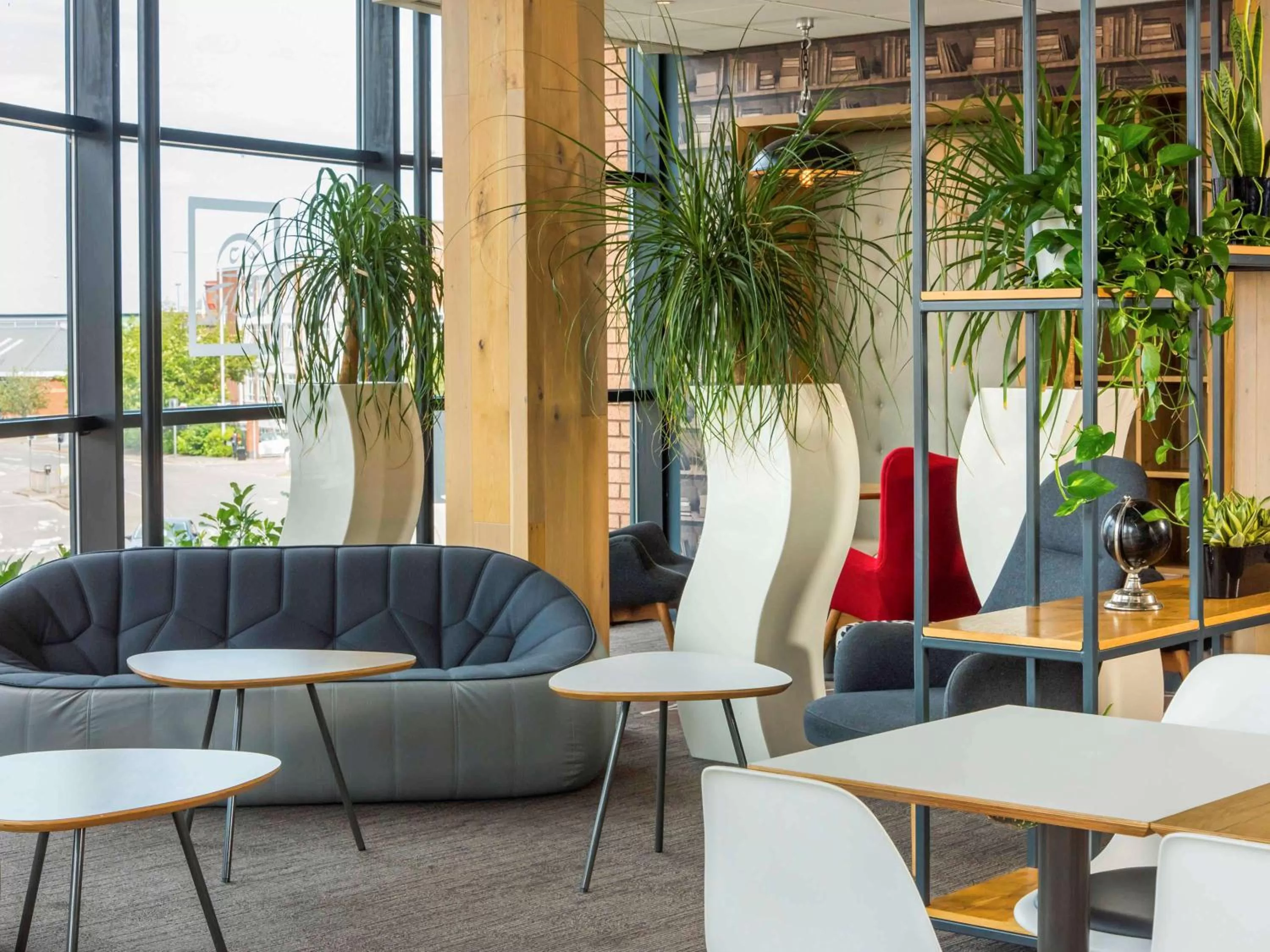 Restaurant/places to eat in ibis Leicester