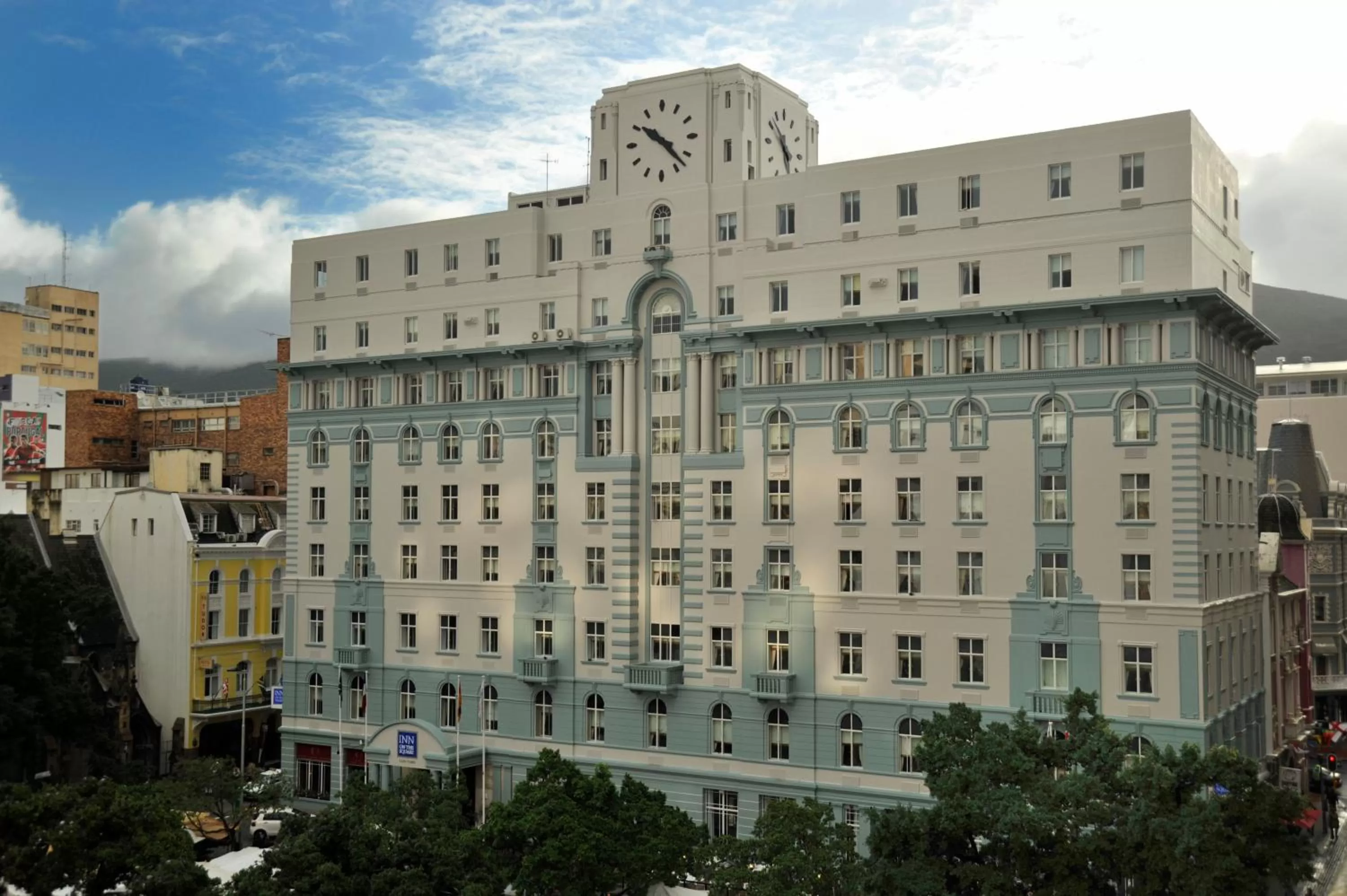 Facade/entrance in ONOMO Hotel Cape Town – Inn On The Square