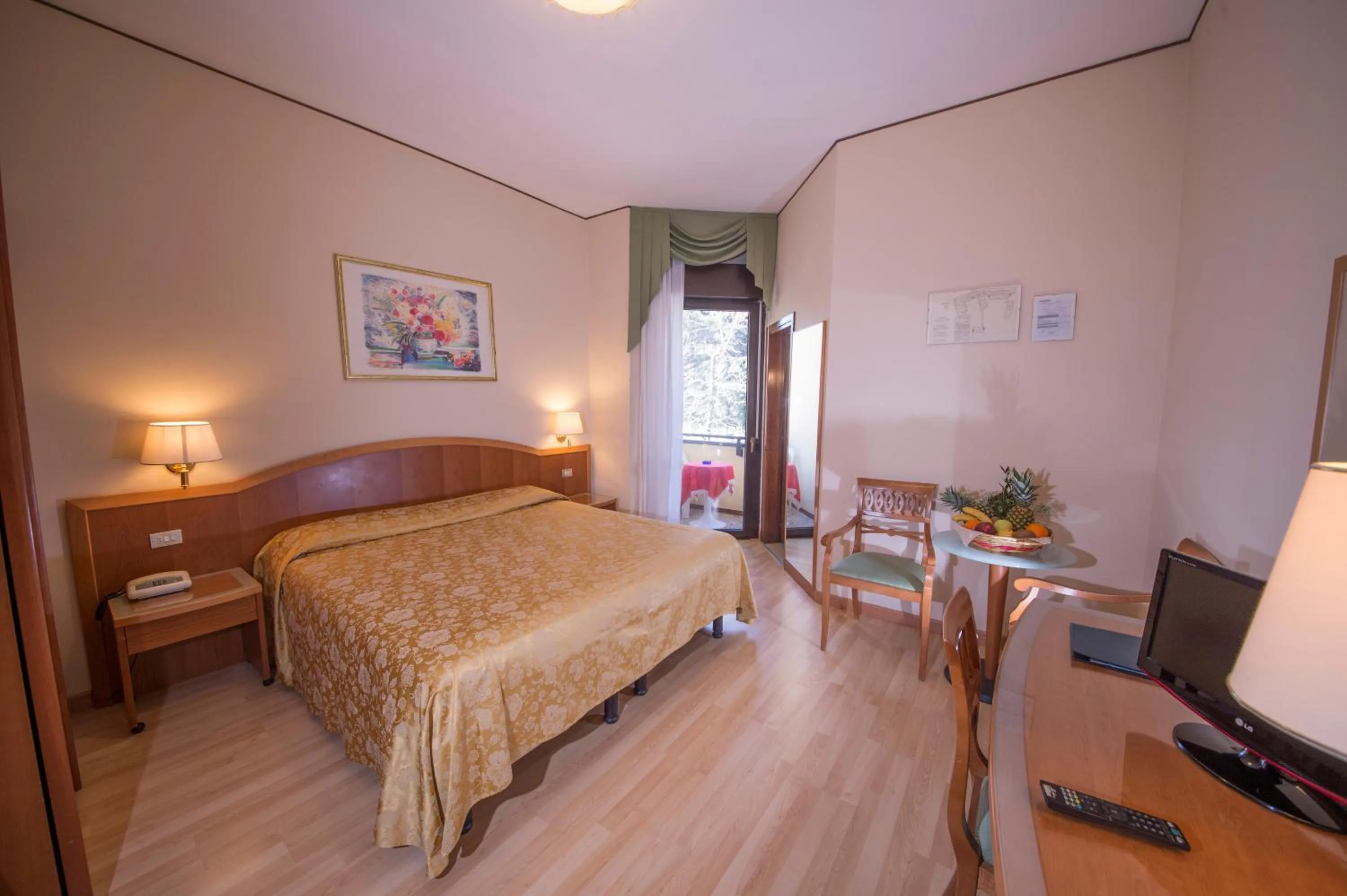 Bedroom, Bed in Hotel Terme Milano