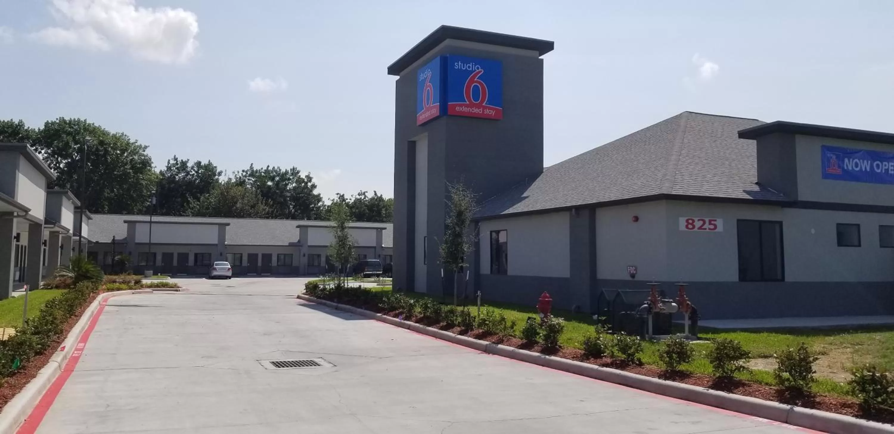 Property building in Studio 6 Deer Park, Tx