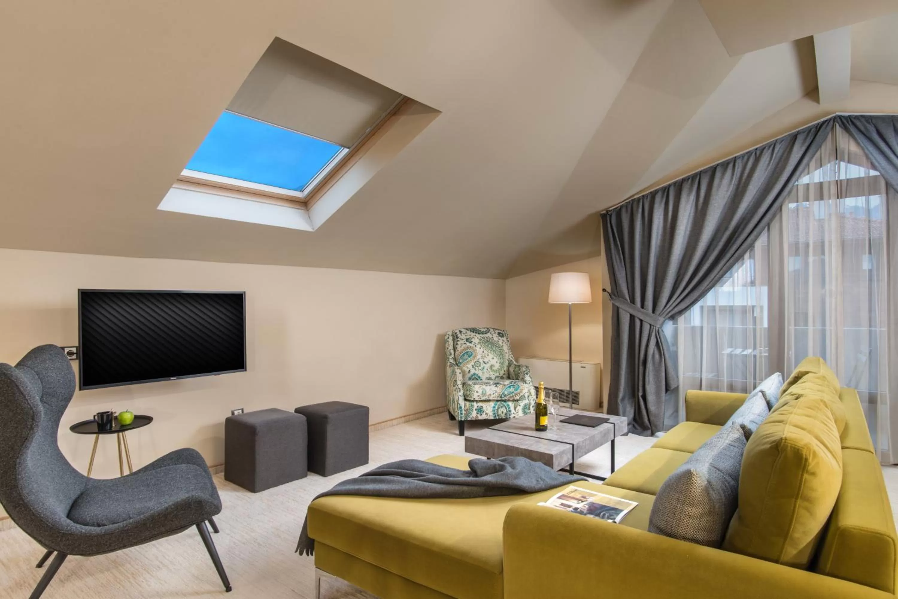 TV and multimedia in Ores Boutique Hotel