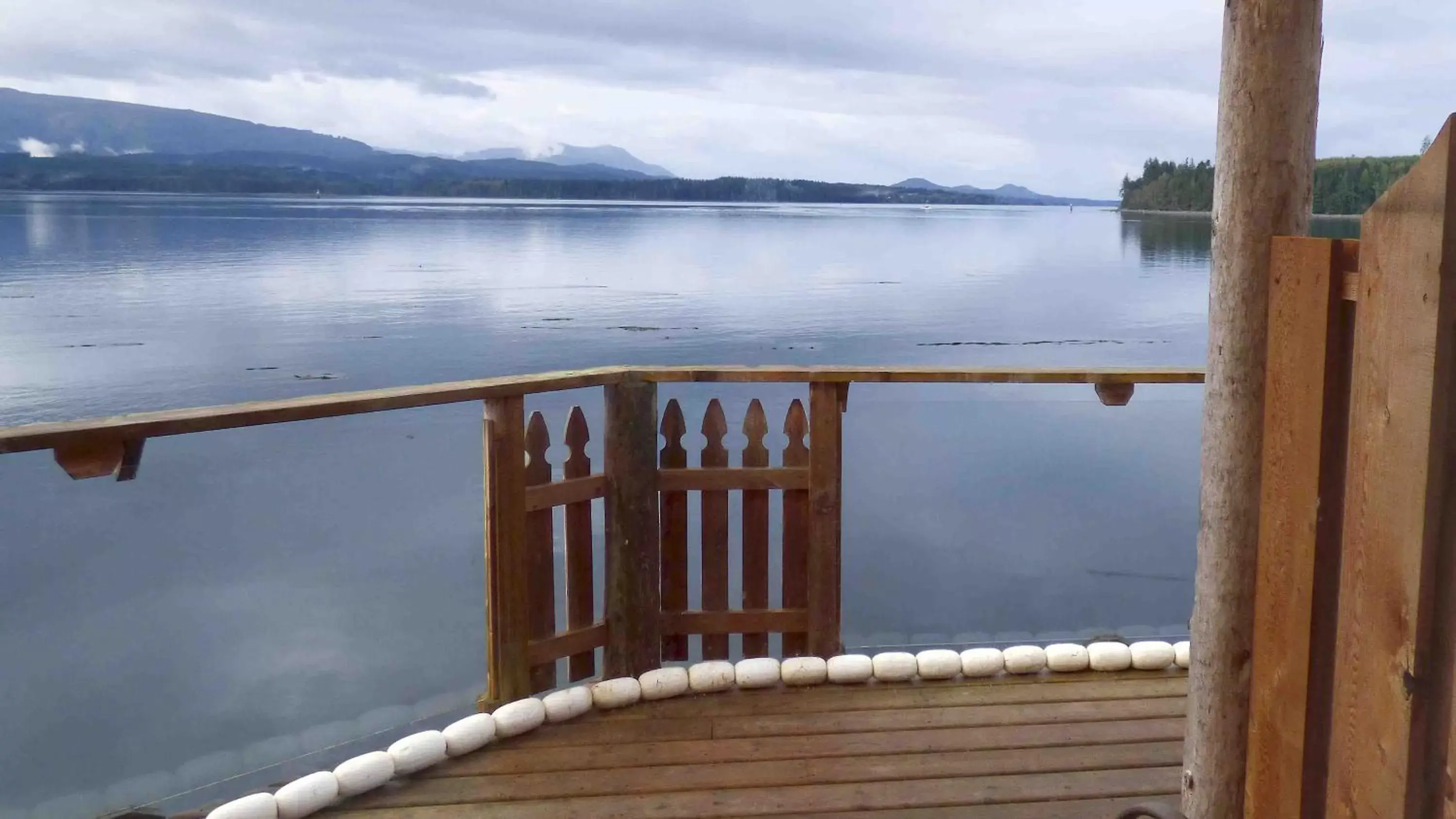 Deluxe Queen Room with Sea View 106 in Seine Boat Inn Deluxe Queen Room with Sea View 106 in Seine Boat Inn