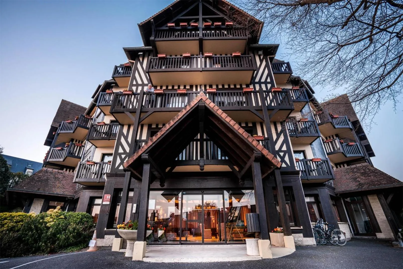 Property building in Best Western Plus Hostellerie Du Vallon