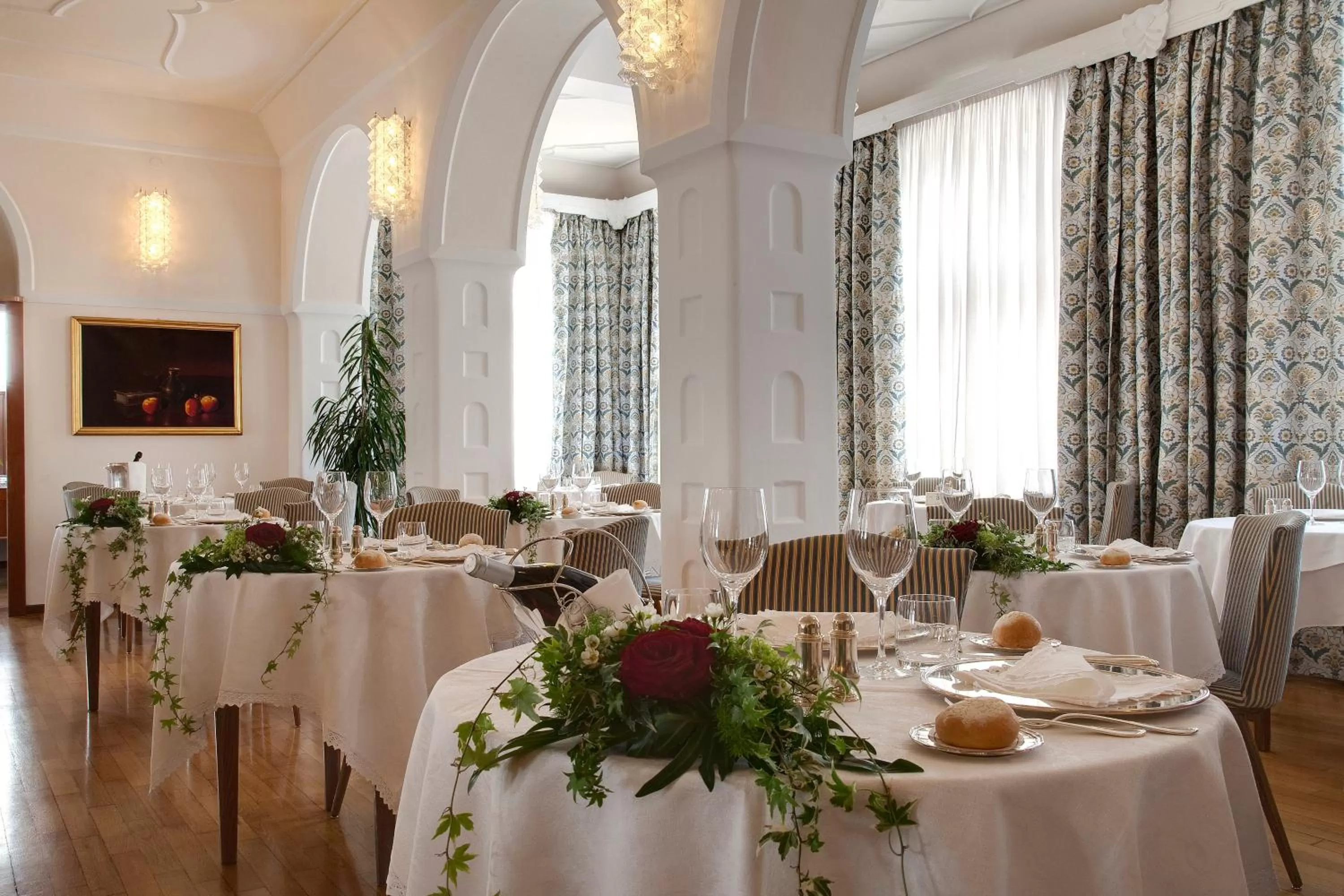 Restaurant/places to eat, Banquet Facilities in Hotel Cortina