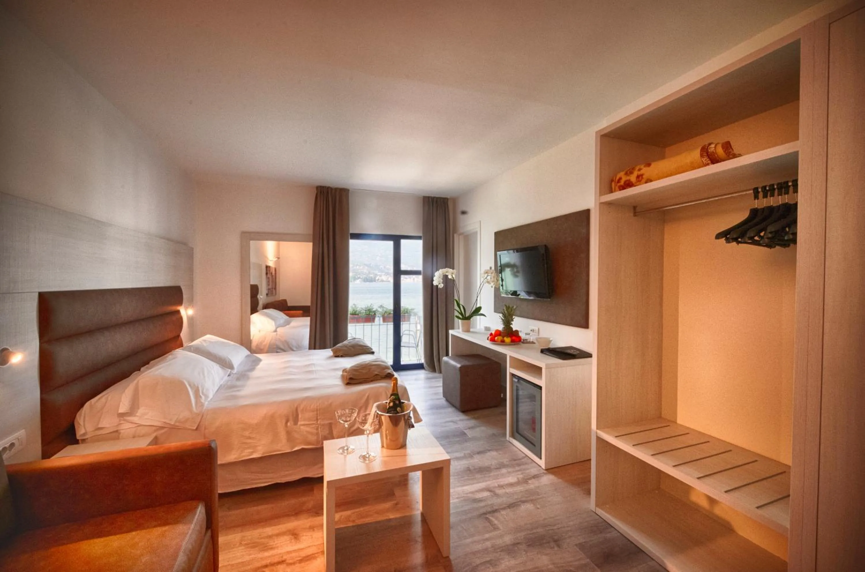 Photo of the whole room, Bed in Bella Hotel & Restaurant with private dock for mooring boats