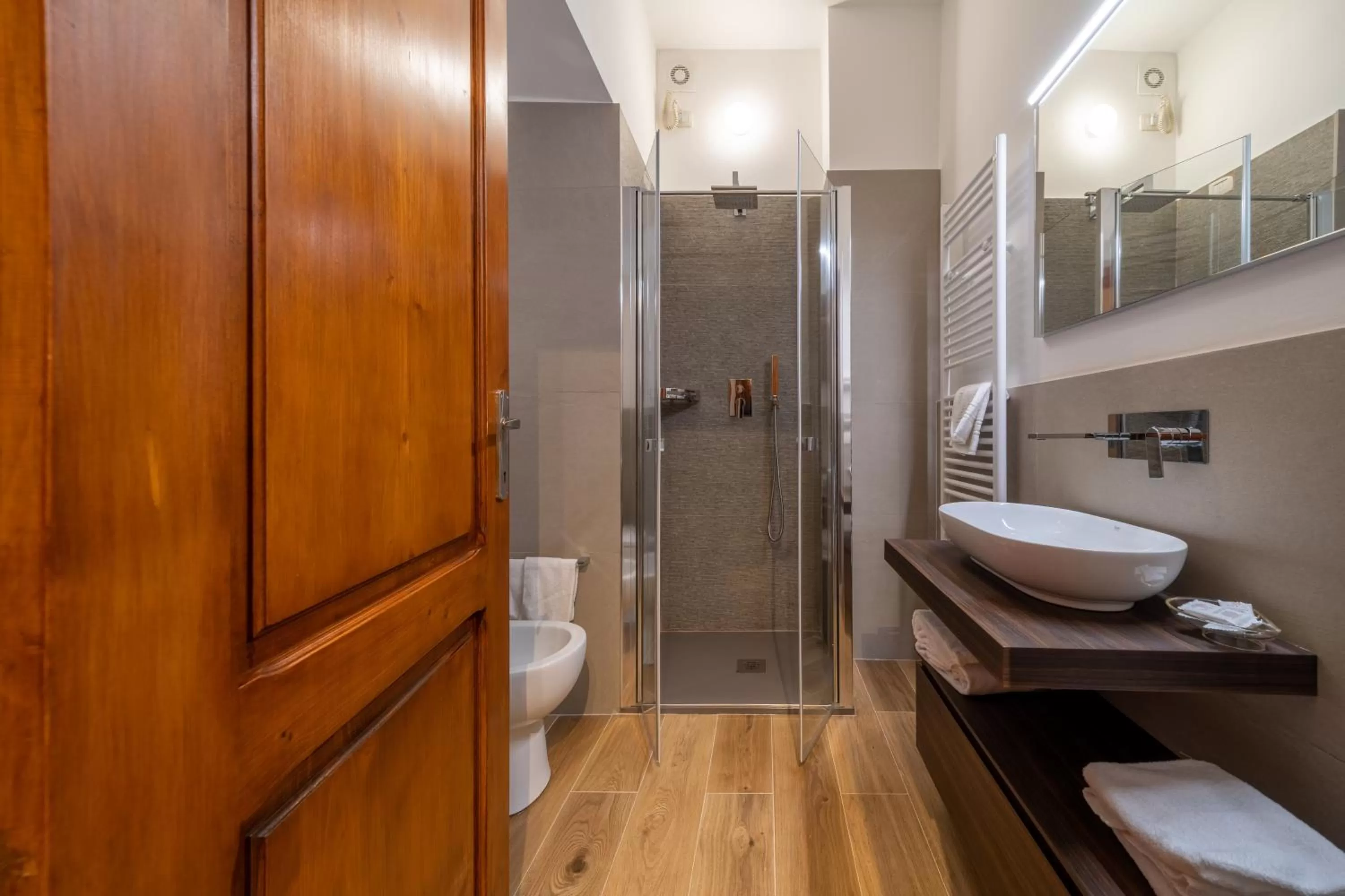 Shower in Affittacamere Valentina