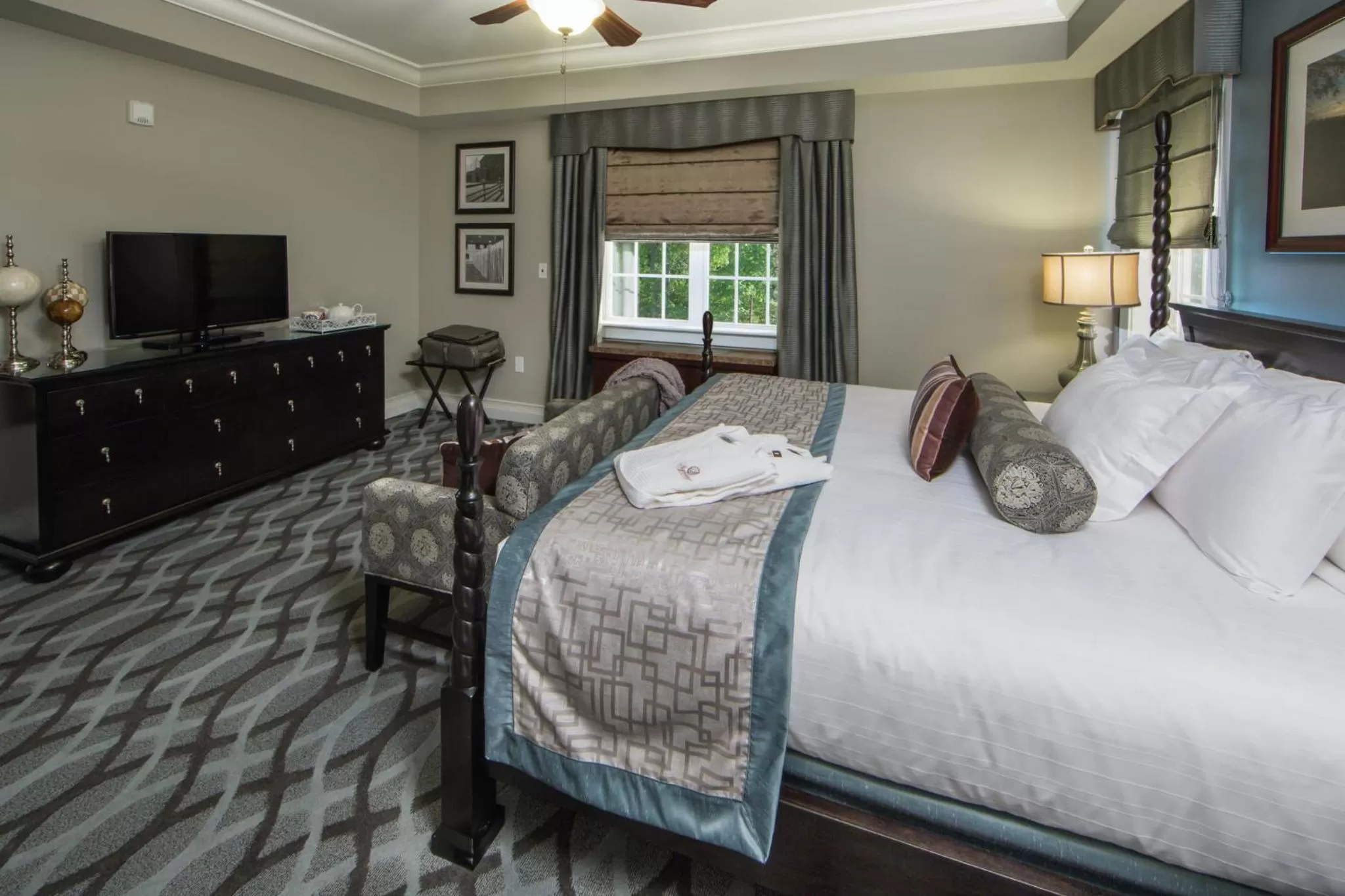 Photo of the whole room, Bed in Holiday Inn Club Vacations Williamsburg Resort