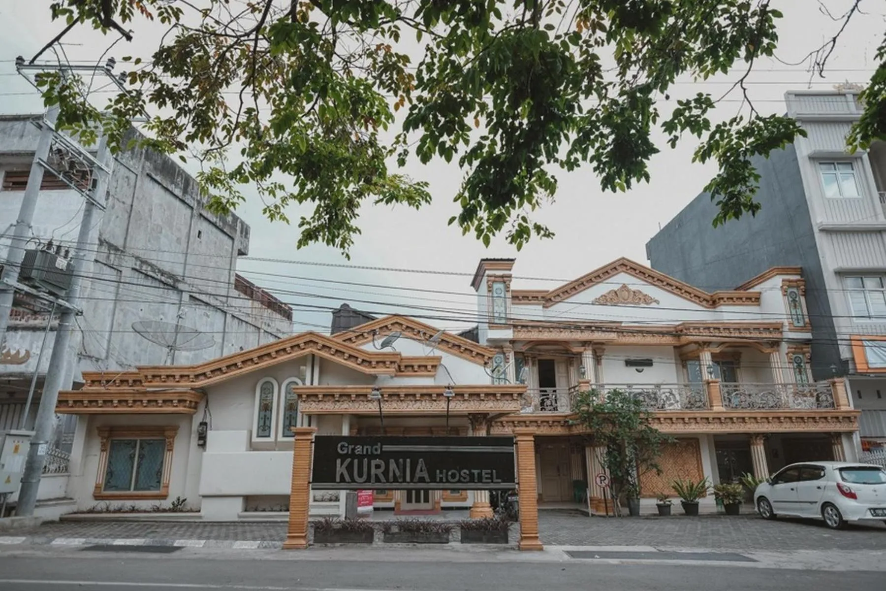 Property logo or sign in RedDoorz Plus @ Tanjung Karang Lampung 2