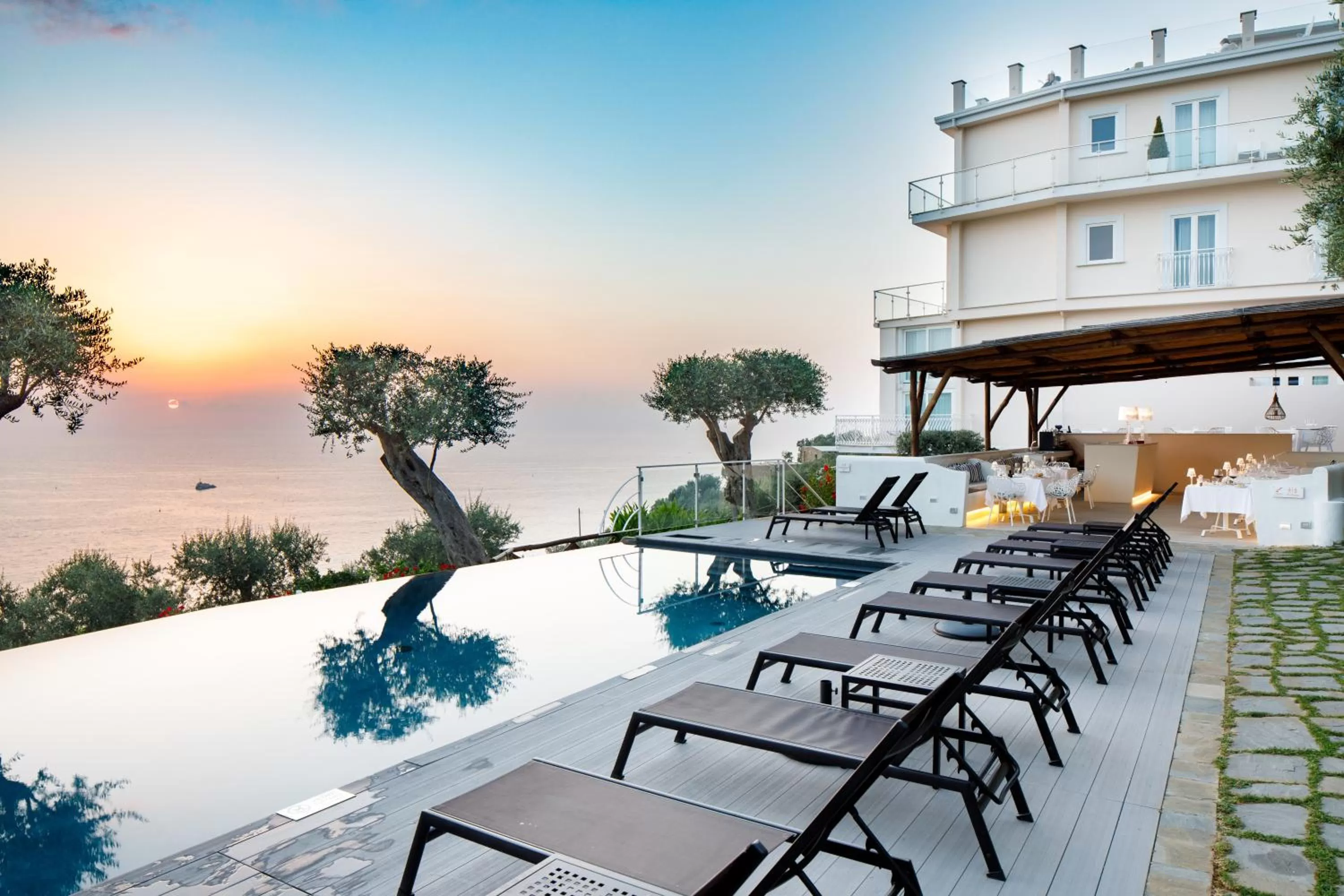 Summer in Villa Fiorella Art Hotel