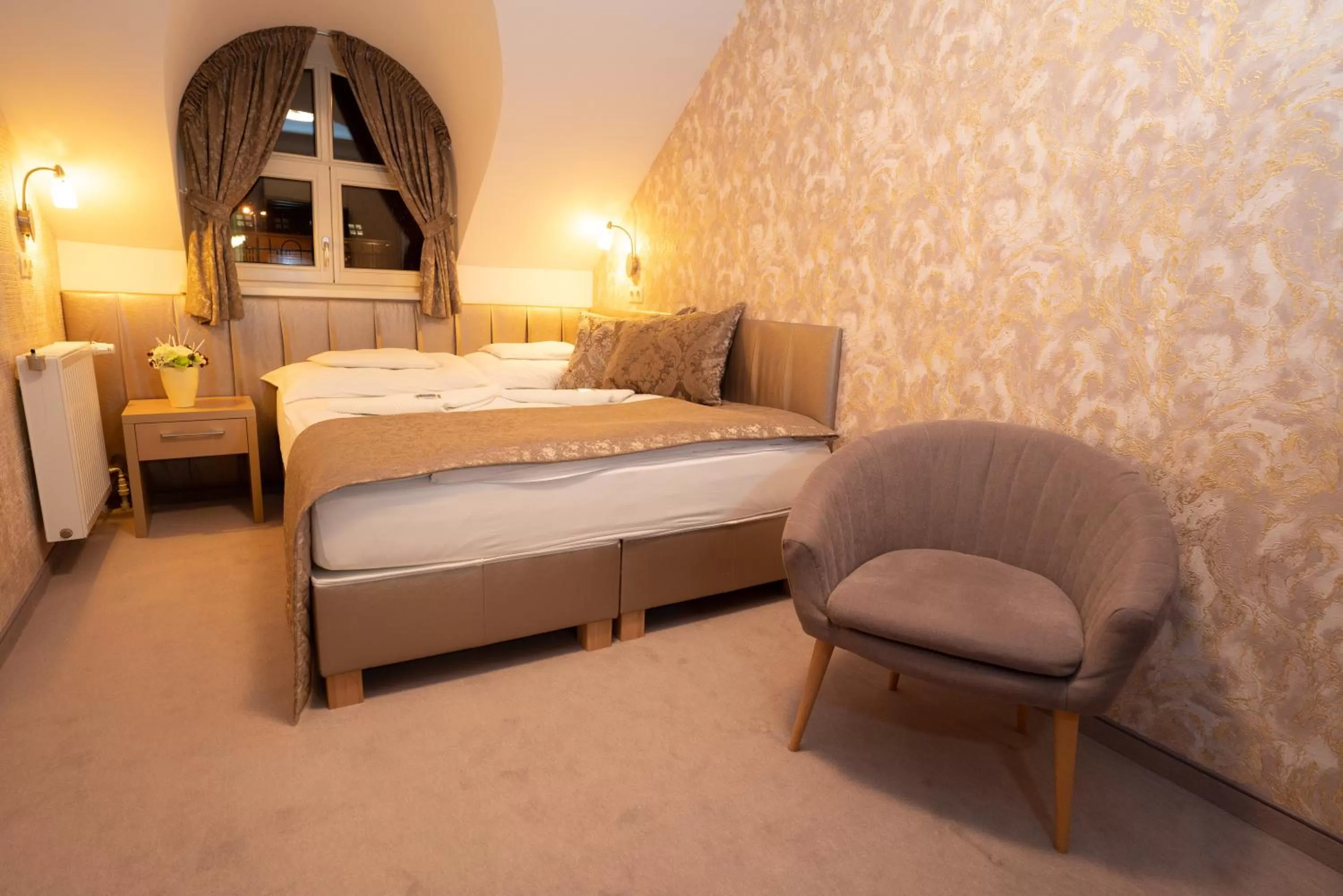 Bed in Teátrum Boutique Hotel