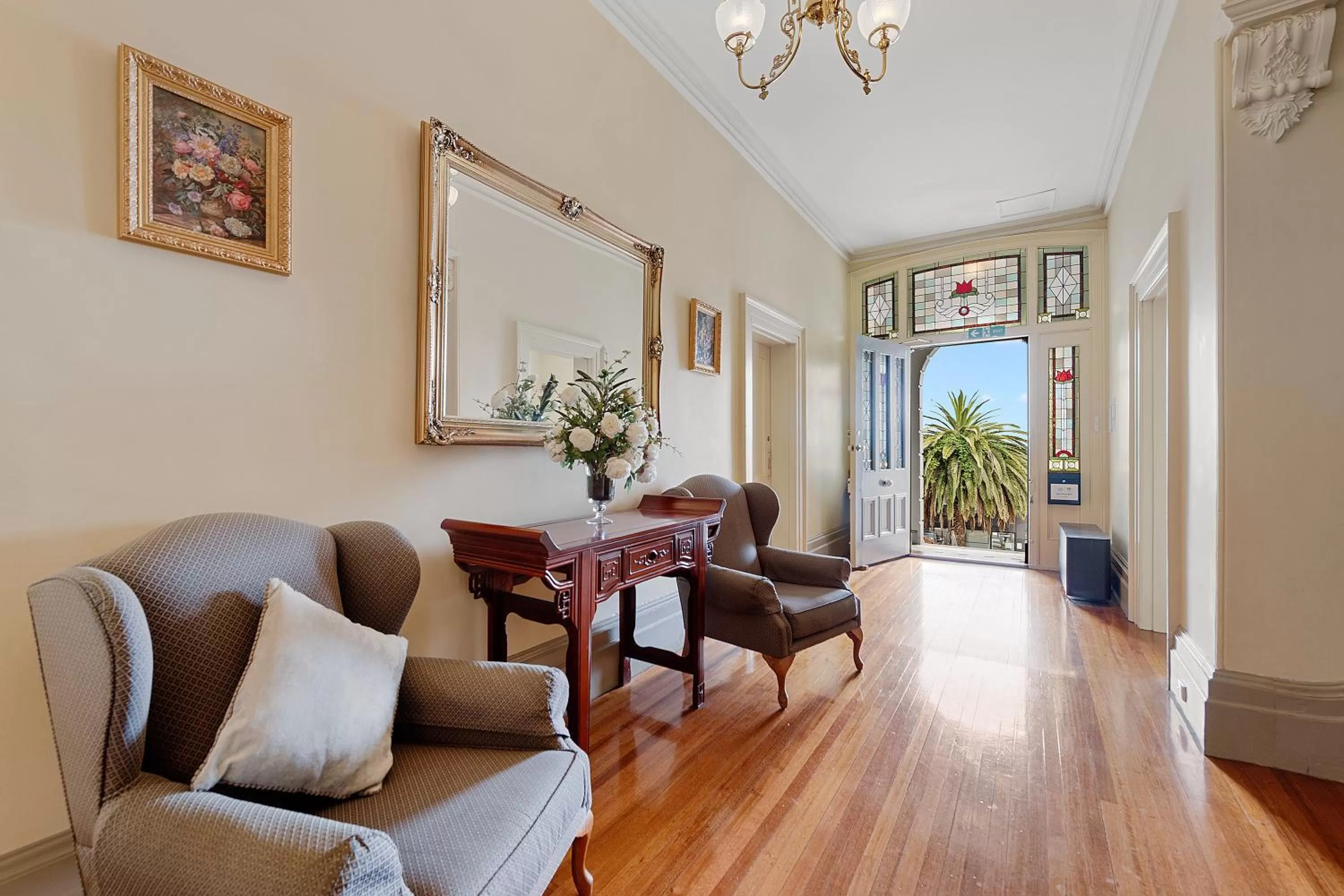 Seating area in Waratah On York