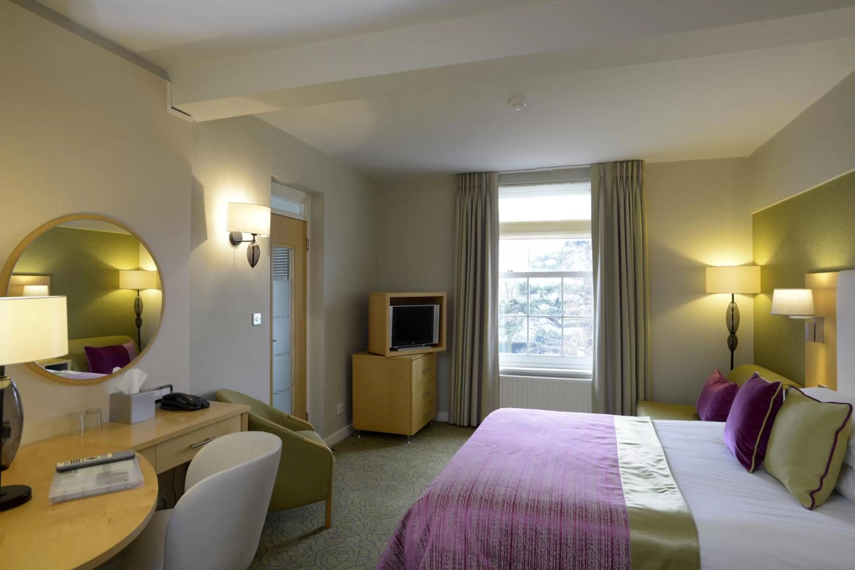 Day, Bed in The Lensbury Resort